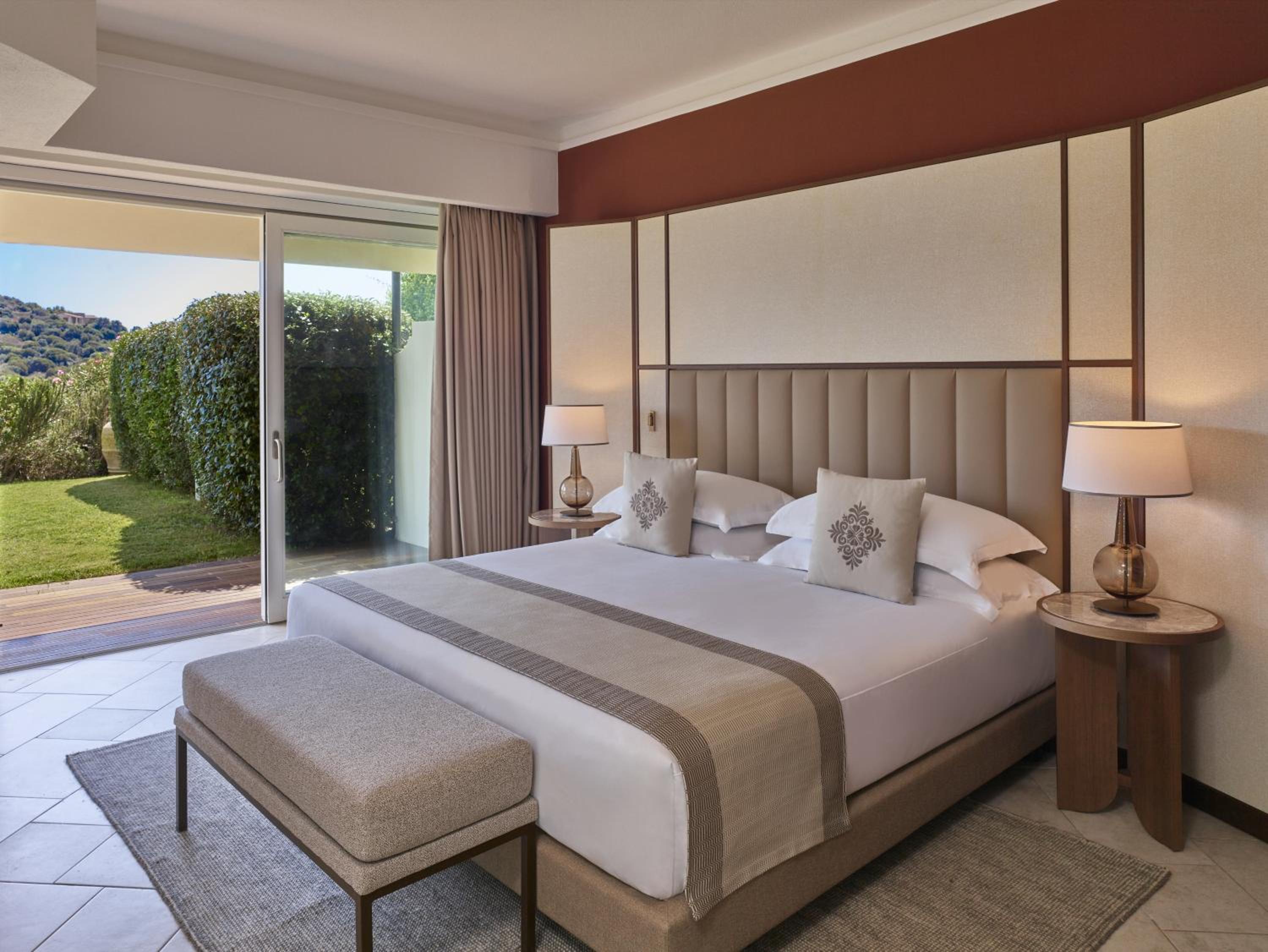 Junior King Suite with Garden and Hot Tub