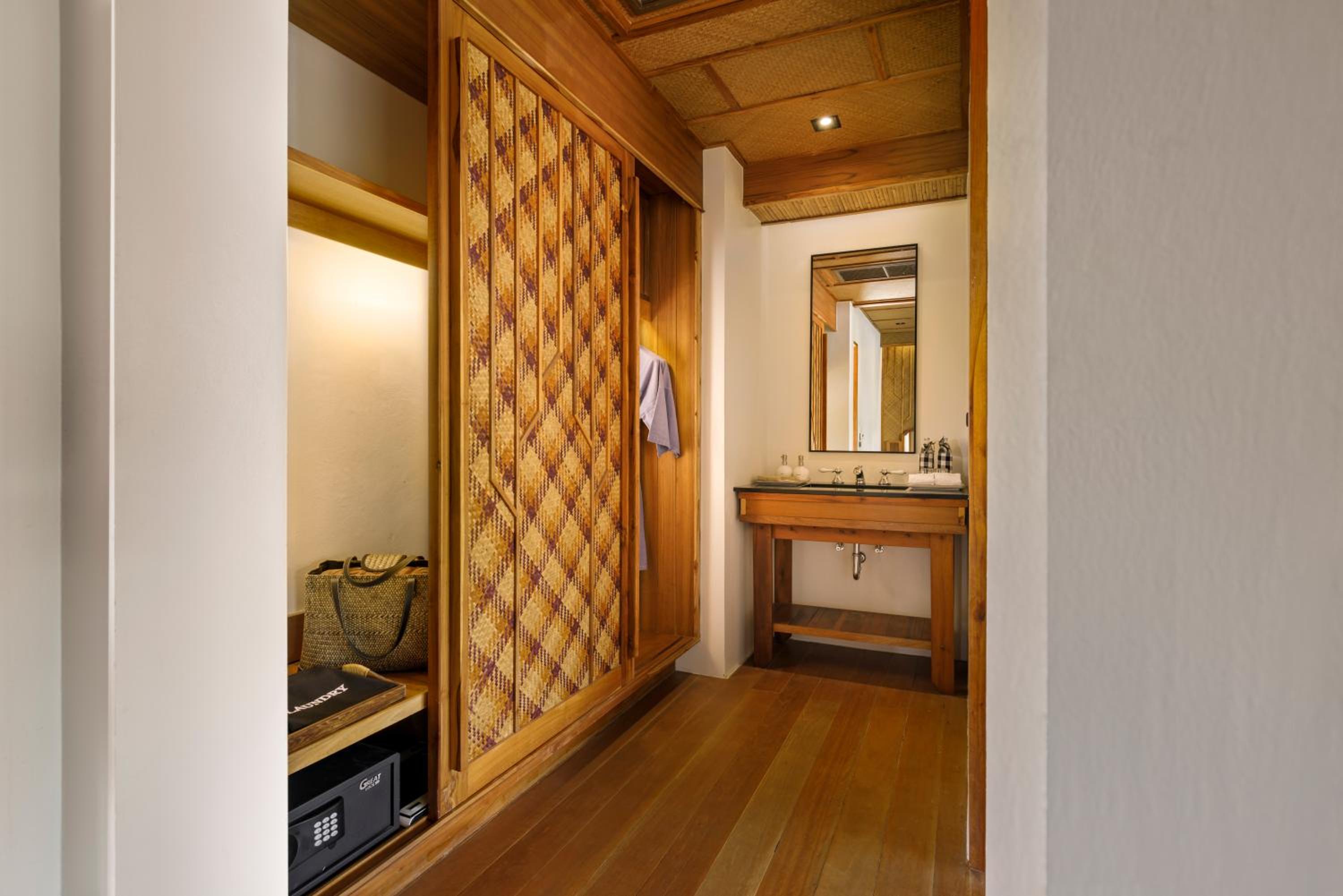 Lagoon Grand Deluxe Double- Free Schedule Shuttle to Ao Nang Beach/ Railay Beach