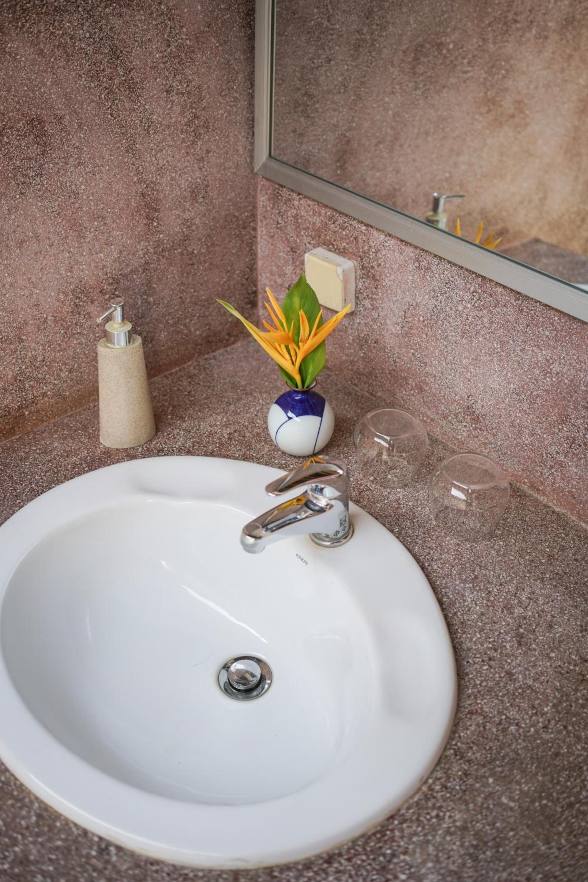 Deluxe Bungalow tiled roof Twin