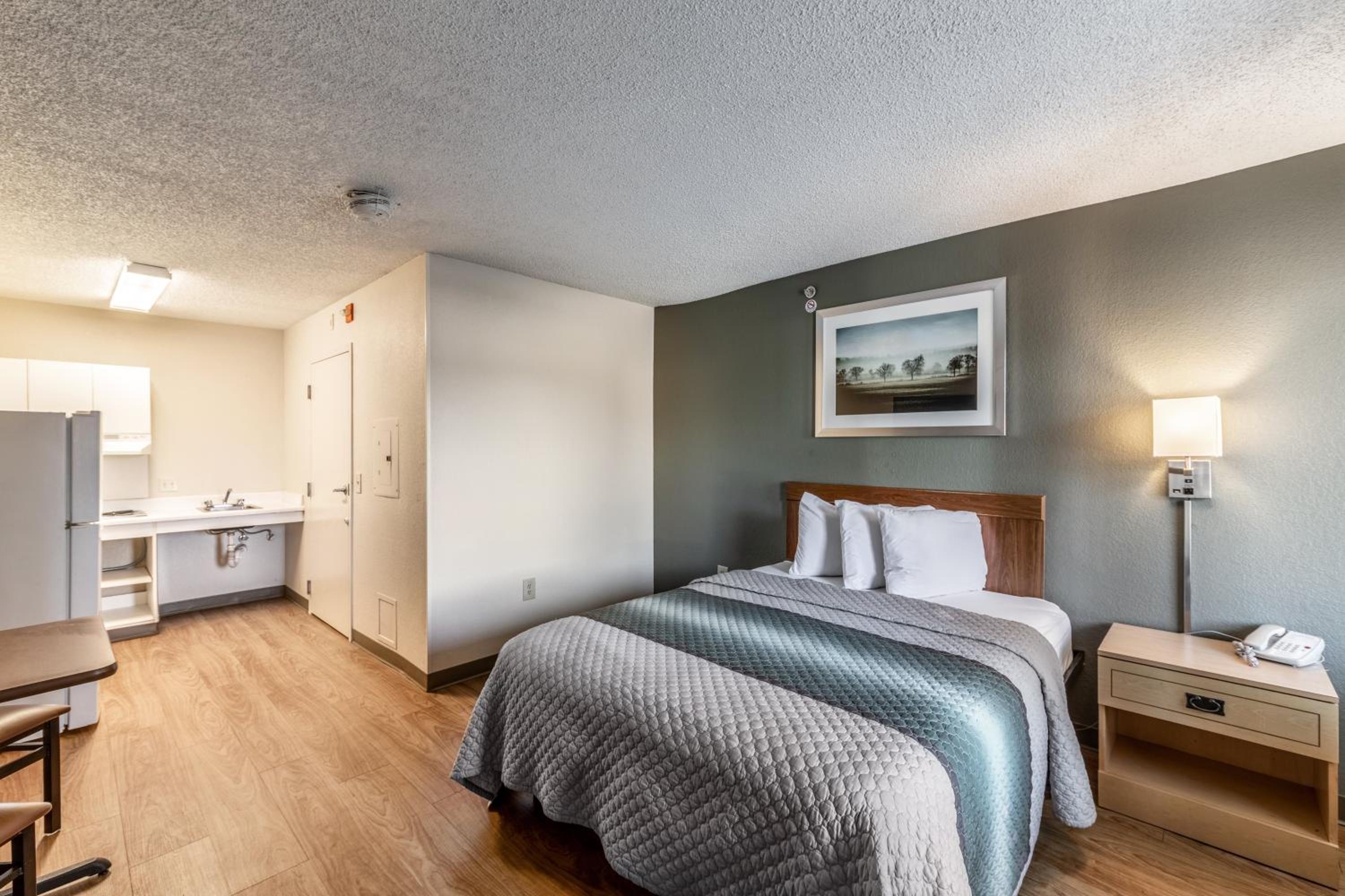 Studio Queen Room Disability Access Non-Smoking