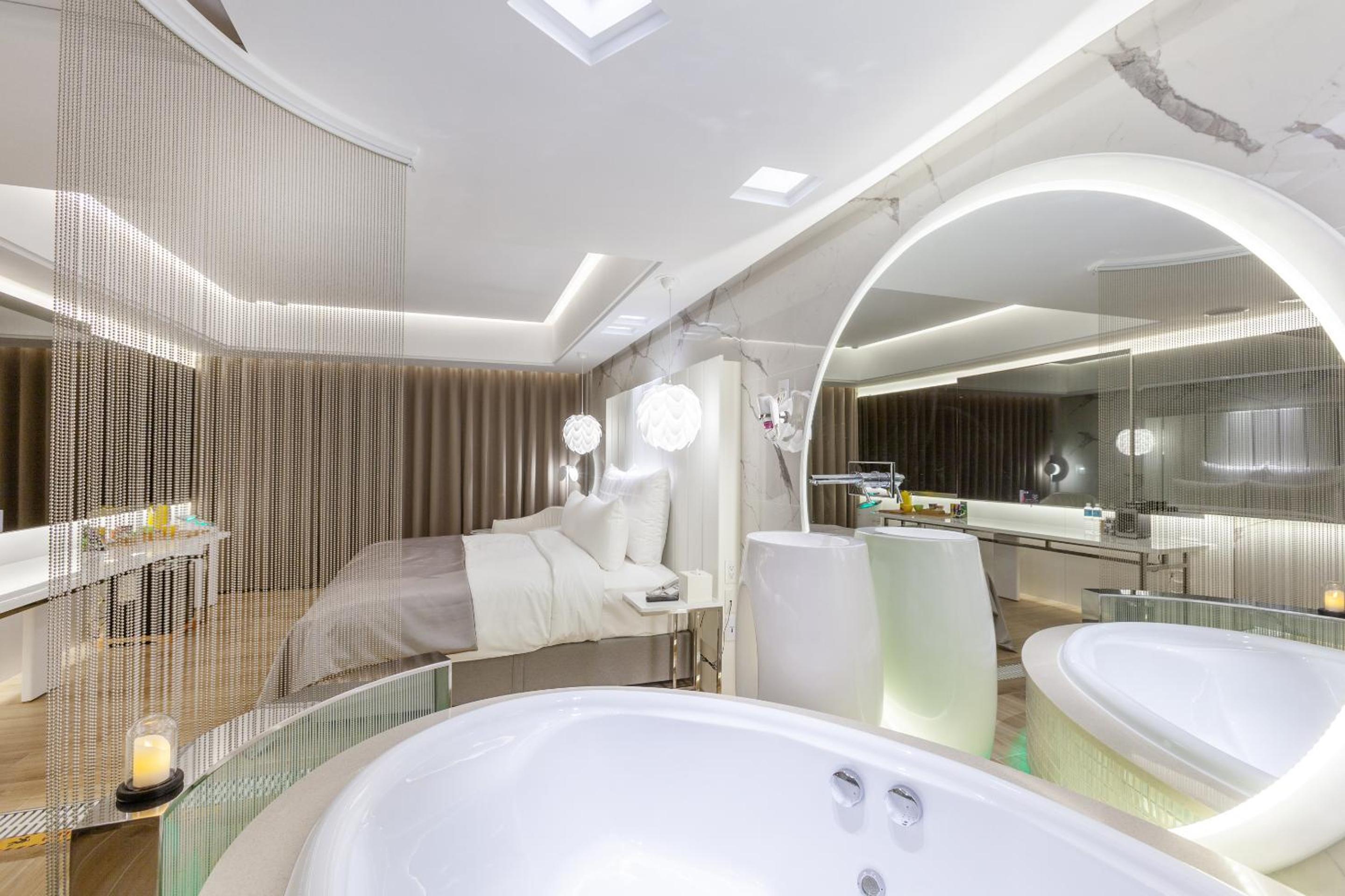 Queen Room (Run of house)