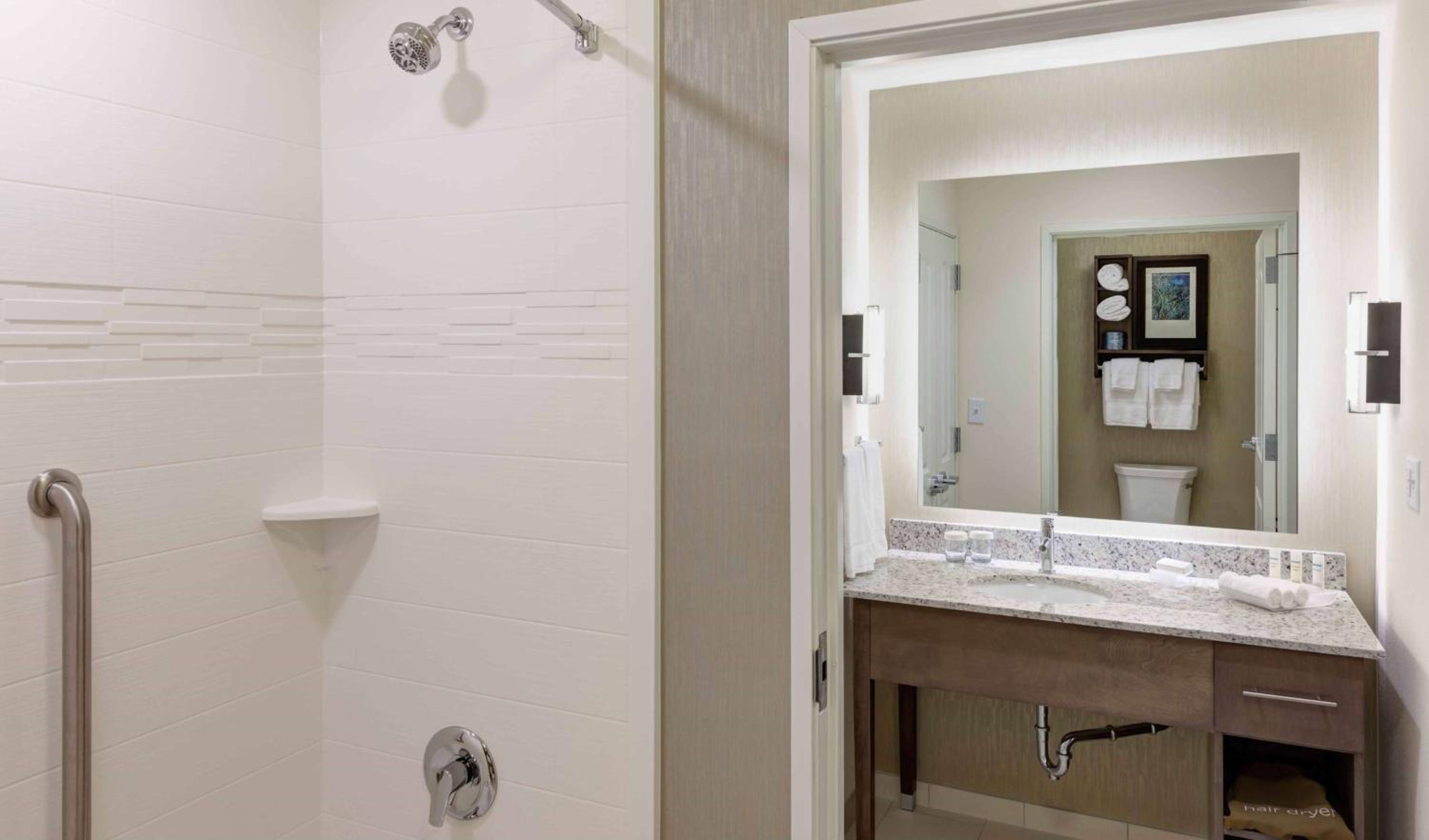 King Suite - Mobility Access/Non-Smoking