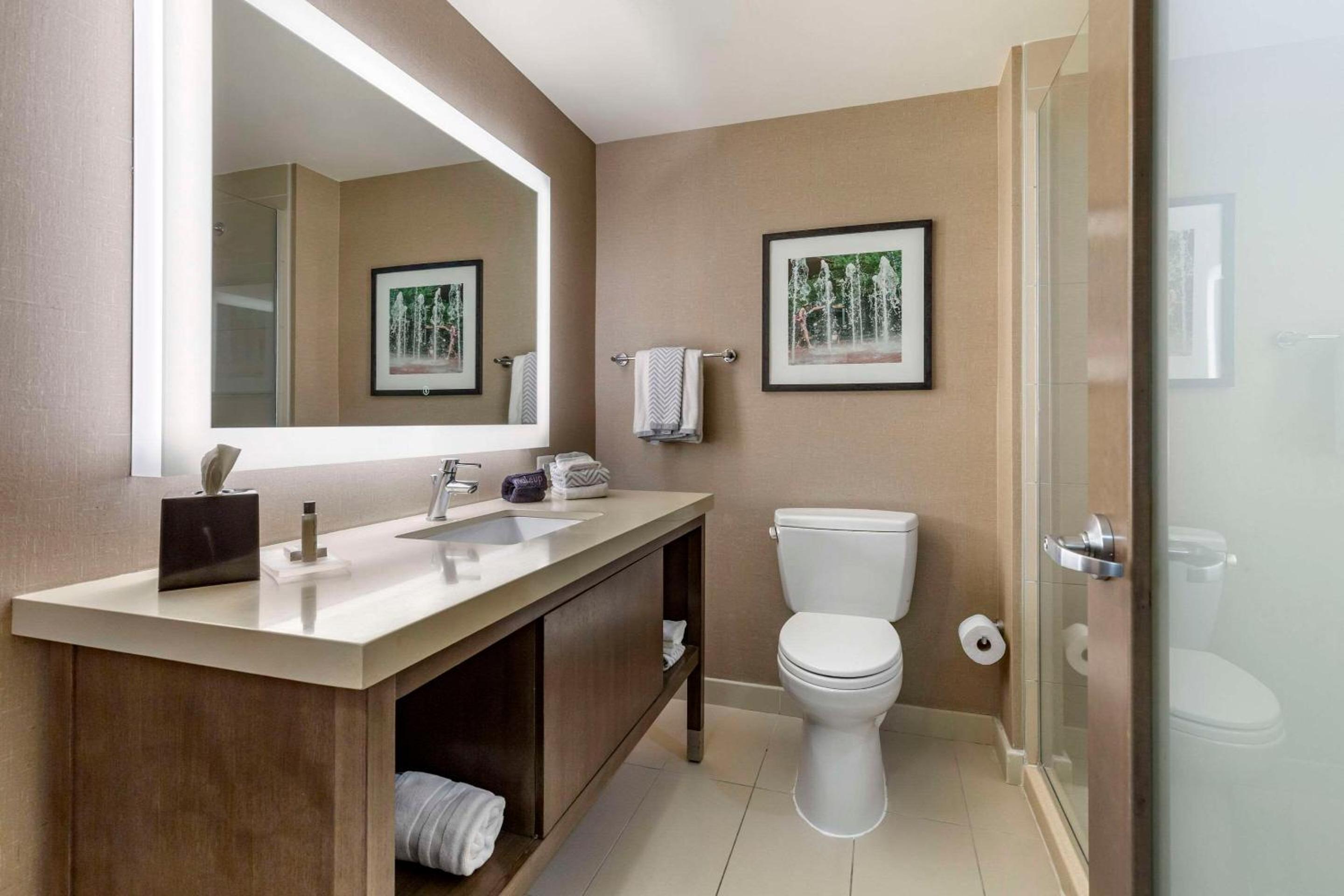 Queen Room with Two Queen Beds - Non Smoking