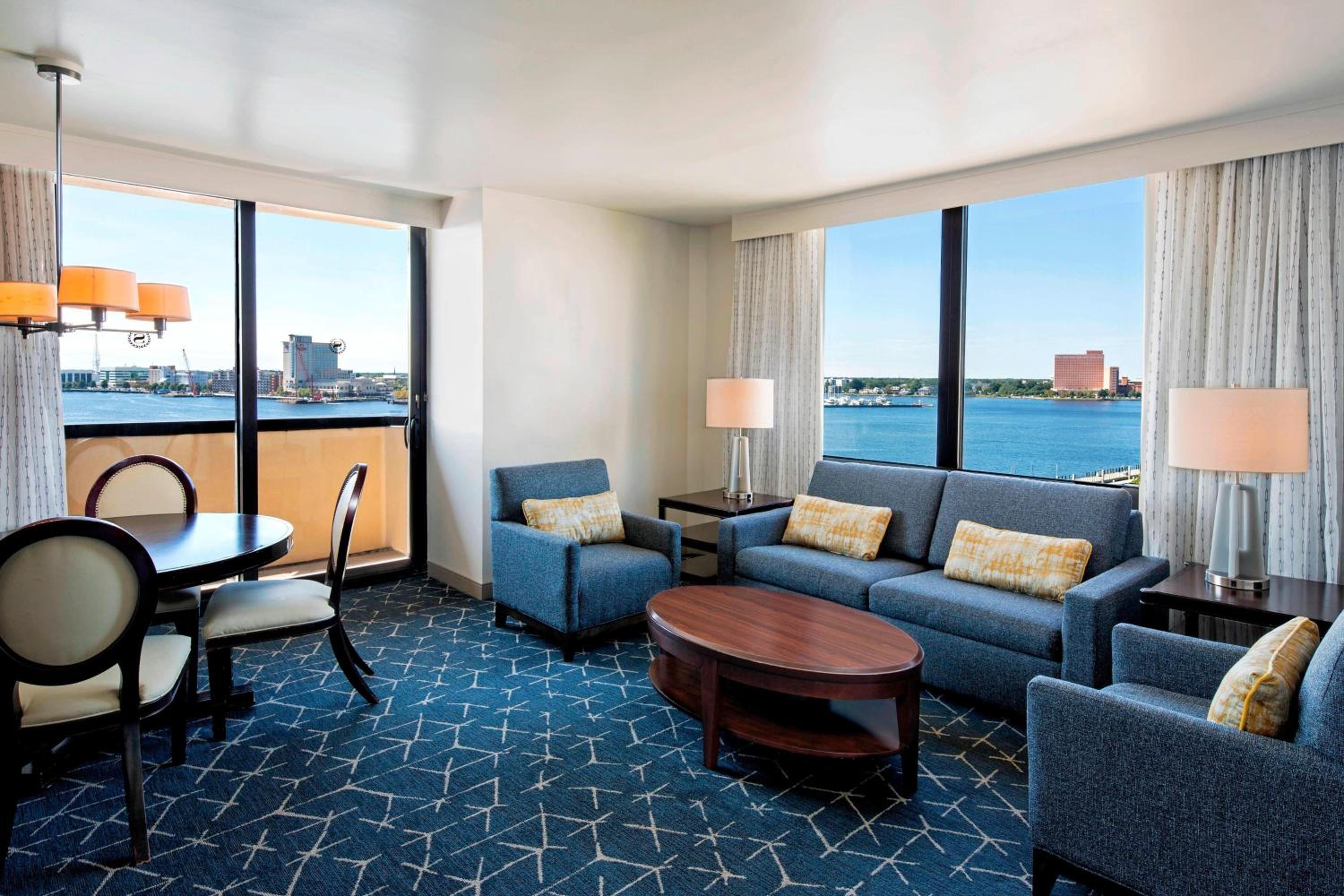 Club lounge access, Suite, 1 King, WEST, Balcony