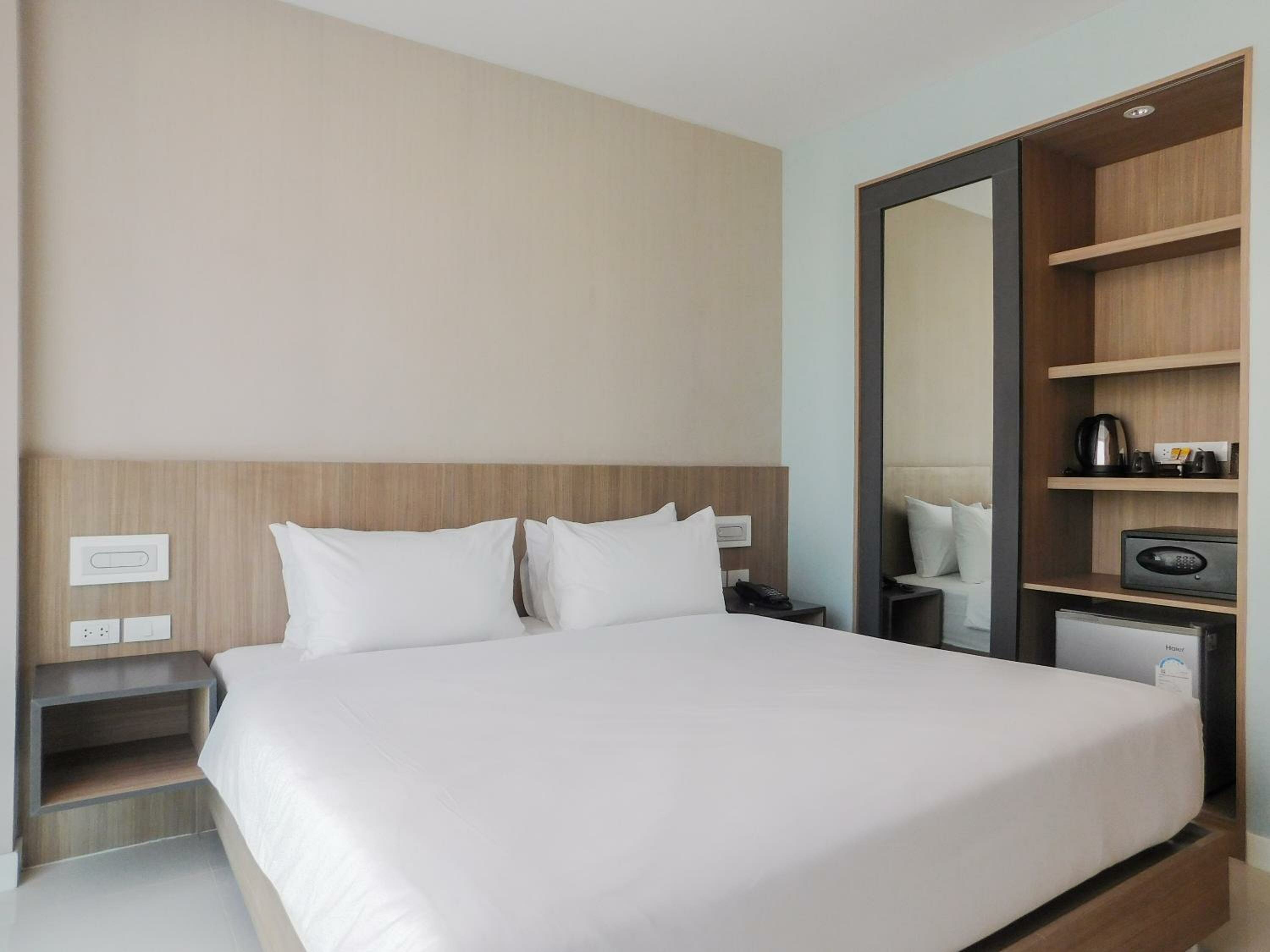 Superior King Room No Balcony