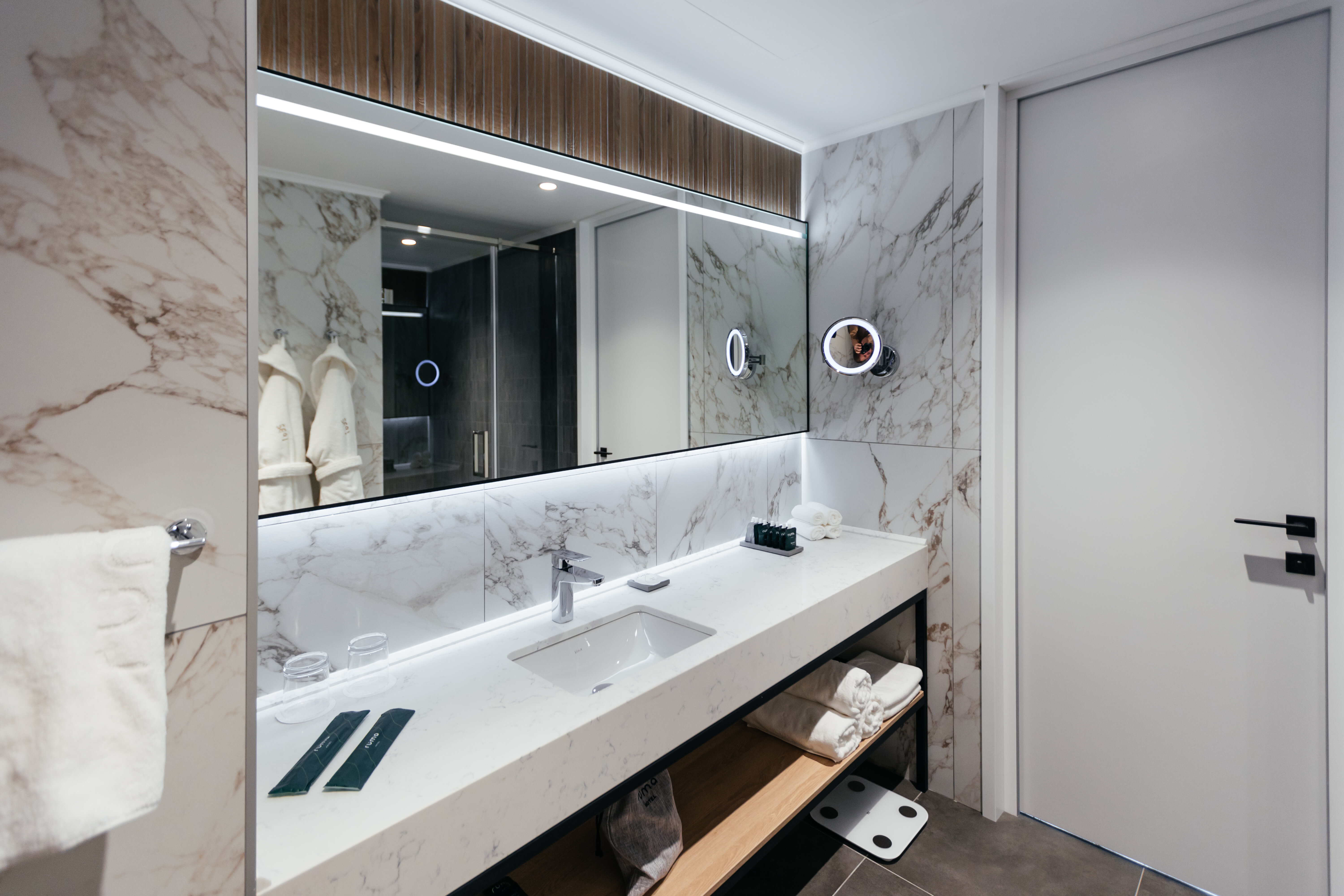 Джуниор Сюит "Муссон"