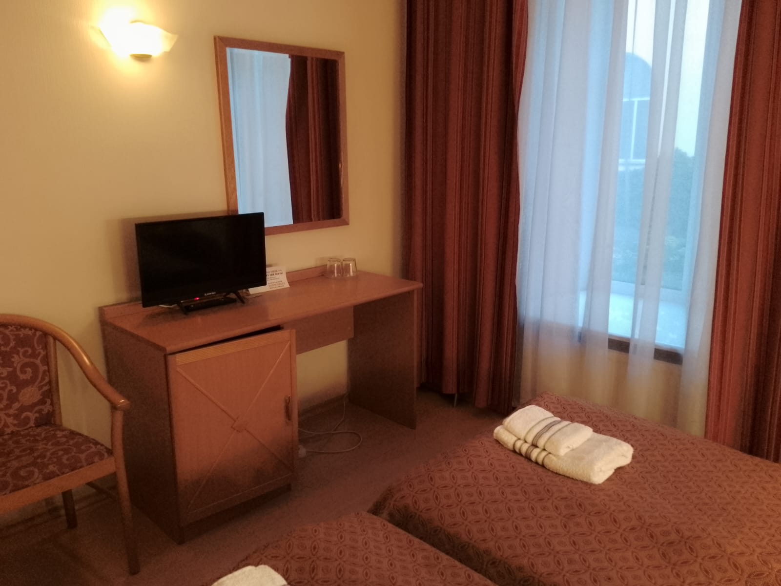 Просторная комната для троих гостей