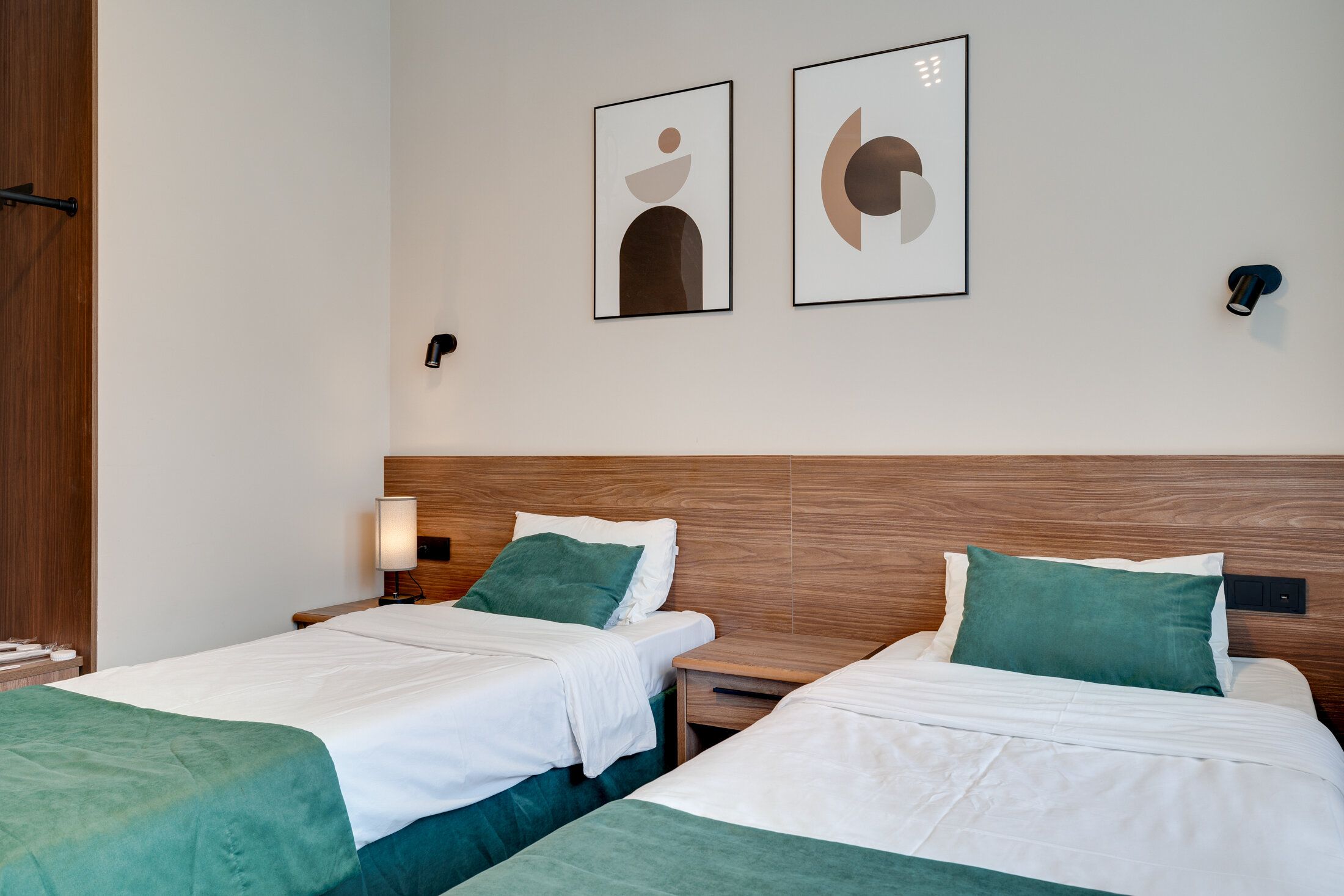 Улучшенный двухместный номер с 2 отдельными кроватями