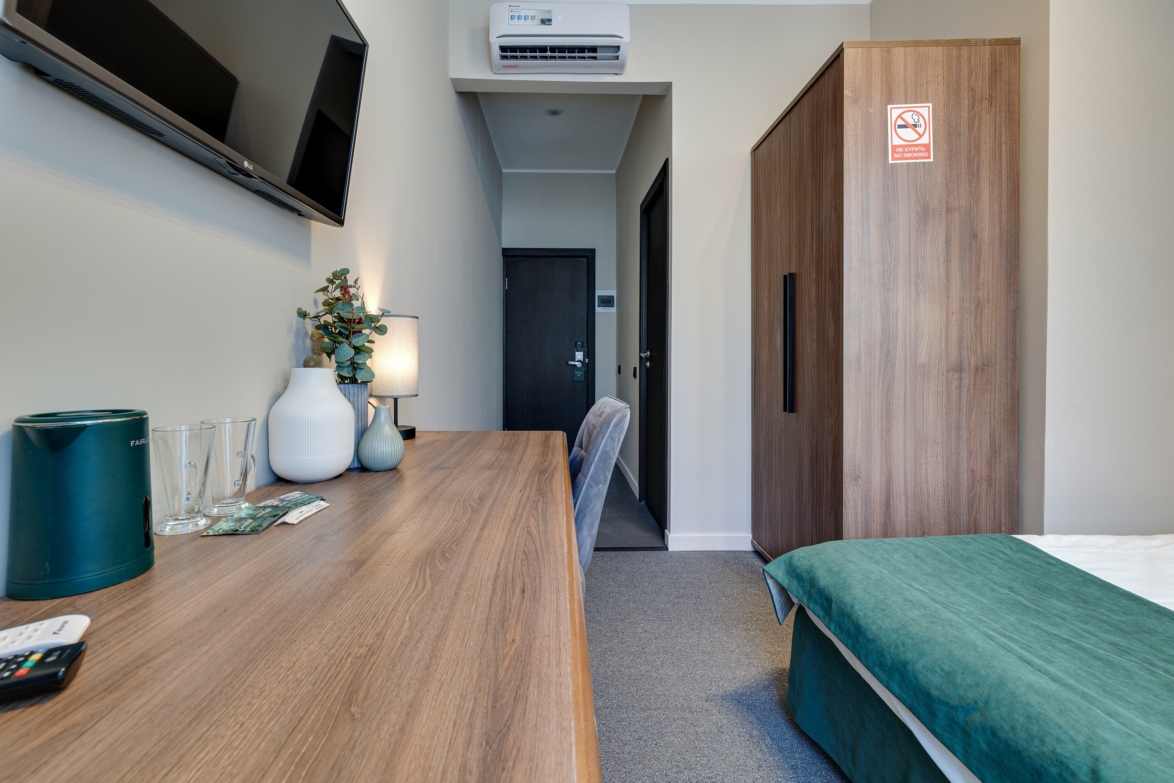 Улучшенный номер с кроватью размера «queen-size»