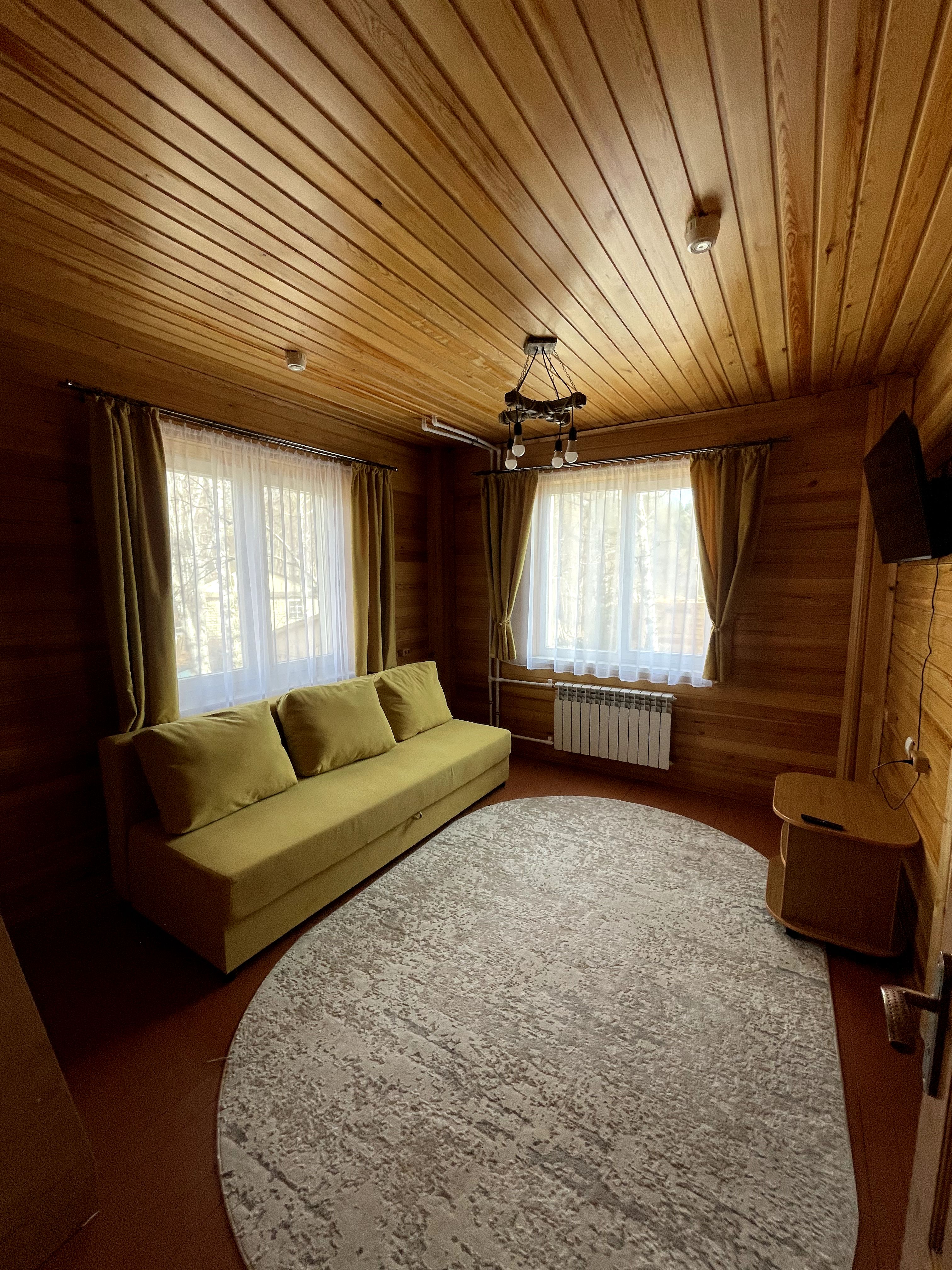 Двухкомнатная студия 40 м2 с отдельной кухней, в коттедже №9