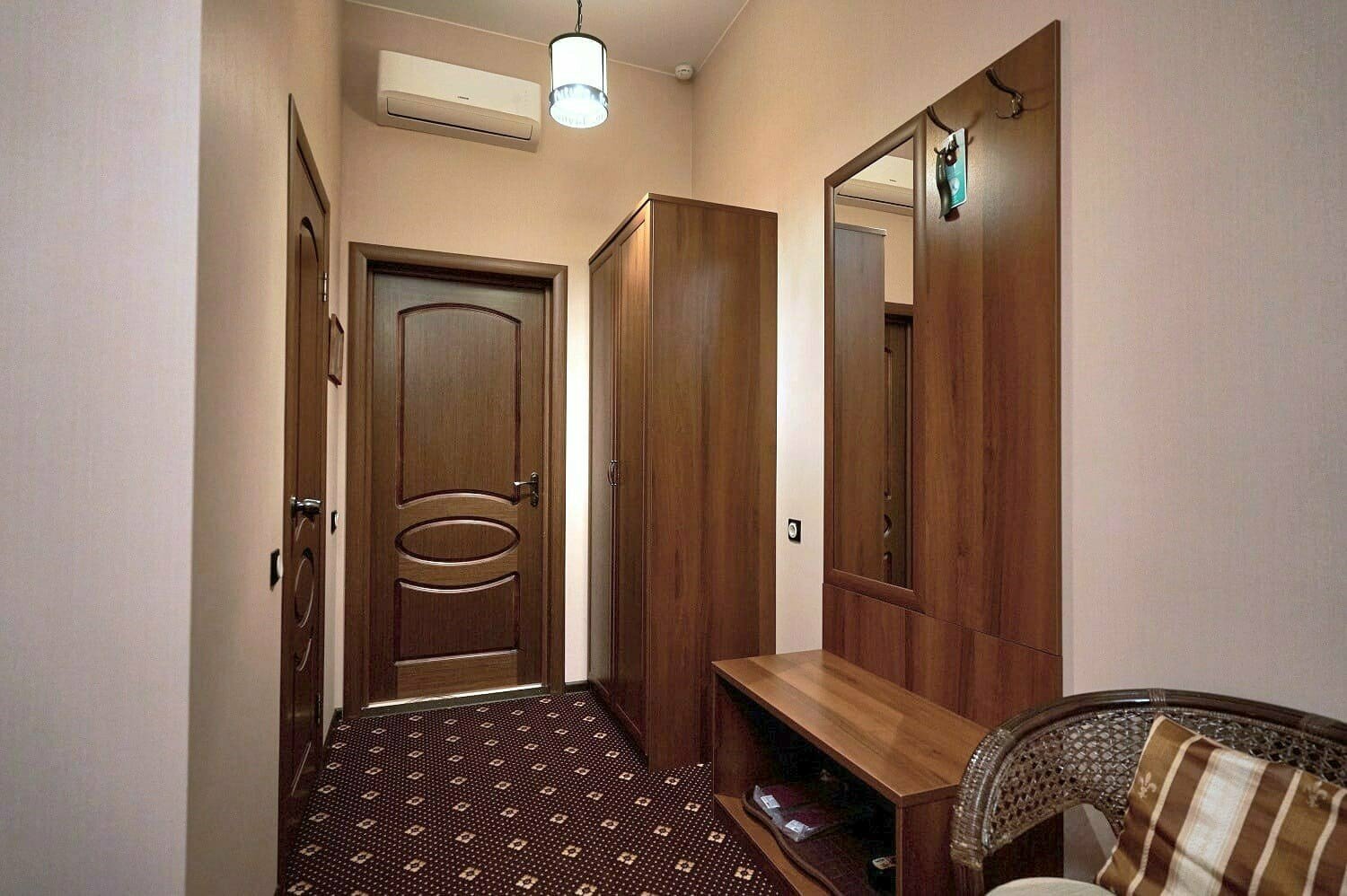 Стандартный двухместный номер с одной двуспальной или двумя односпальными кроватями