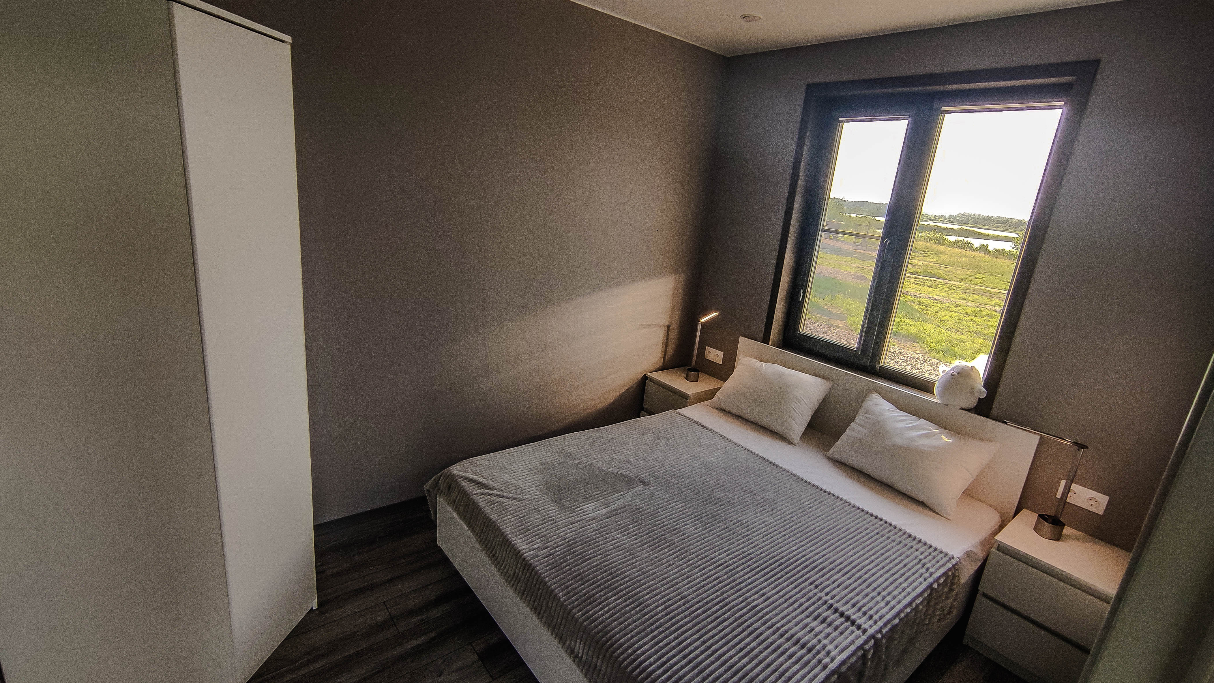 Дом с видом на озеро