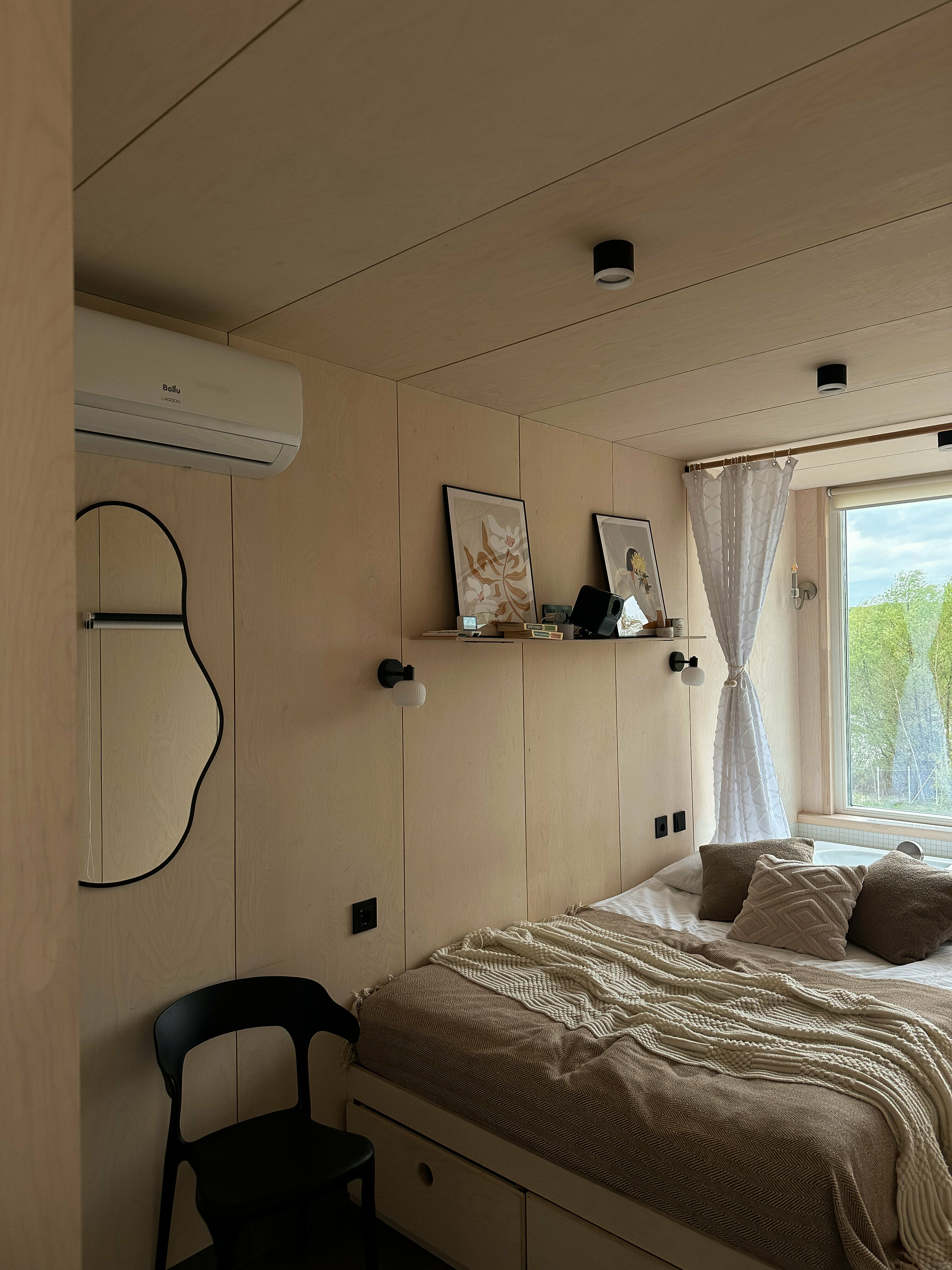 Дом с видом на озеро