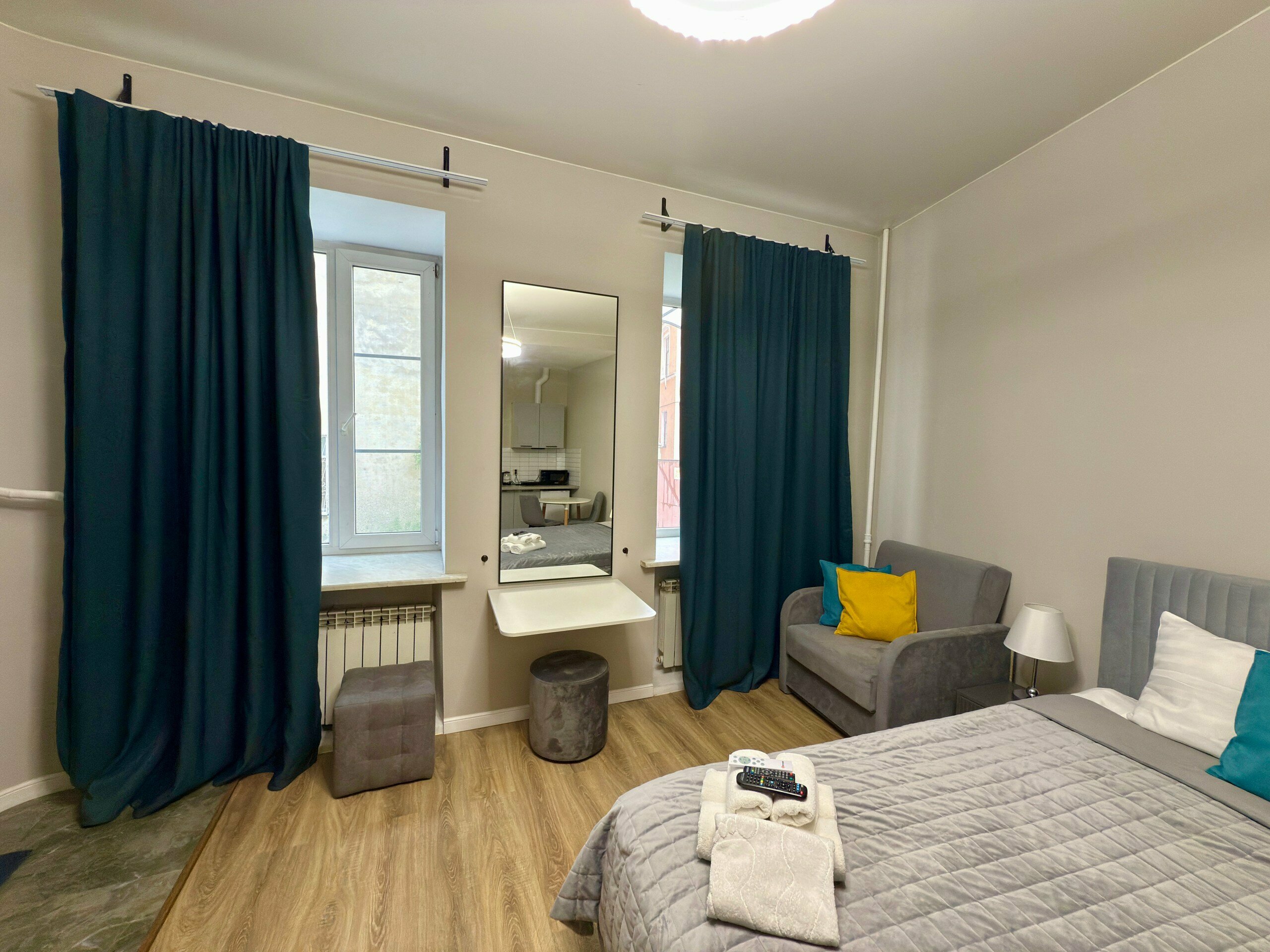 Улучшенная студия для троих