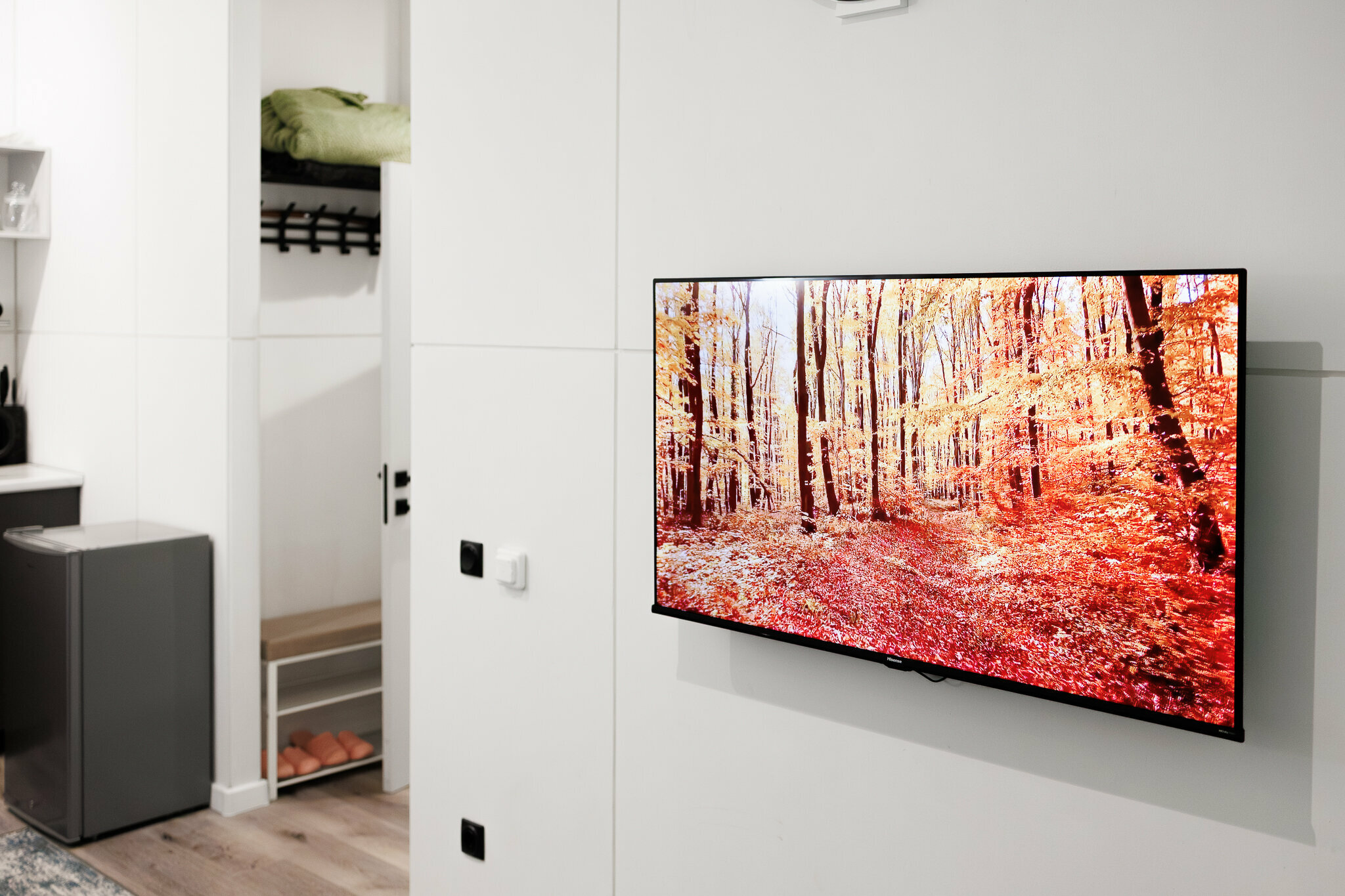 Зеркальный таунхаус люкс  у горной речки