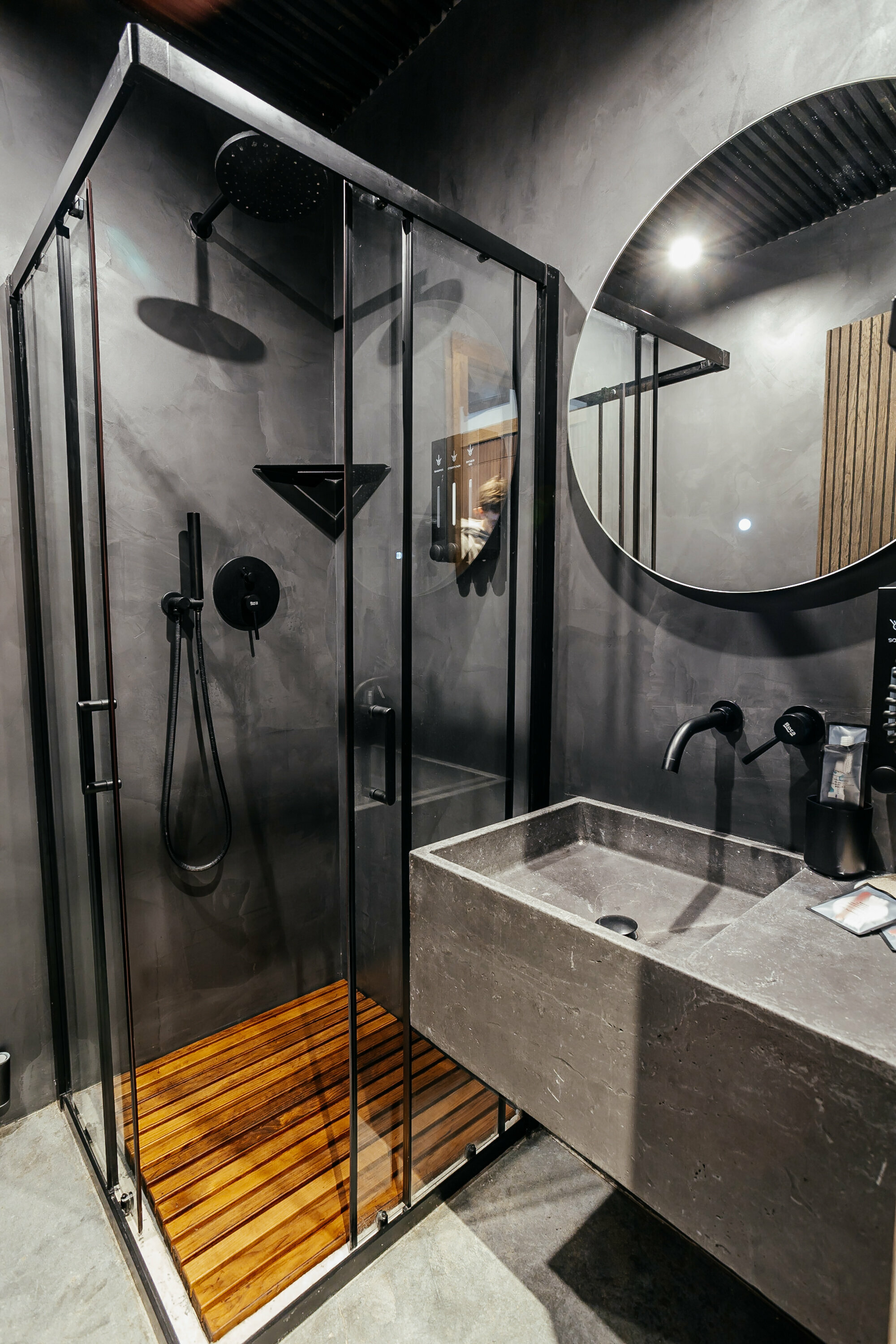 Deluxe (вид во двор)