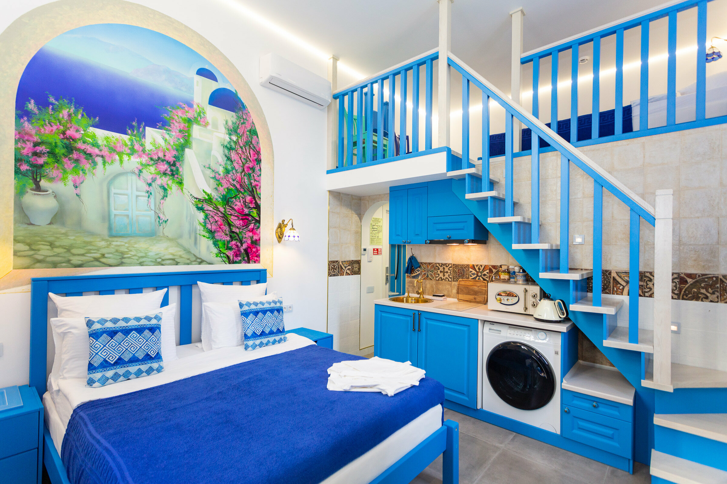 Номер в традиционном греческом стиле