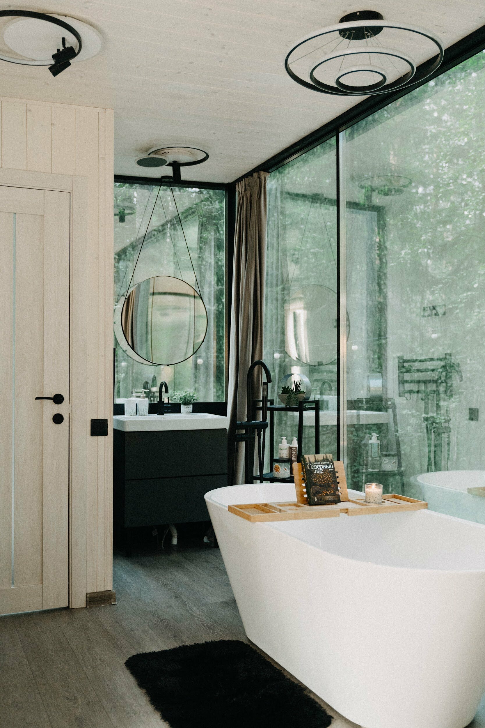 Зеркальный домик