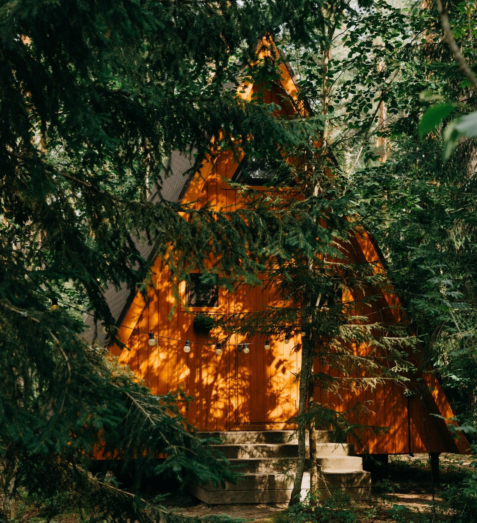 Оранжевый домик с купелью