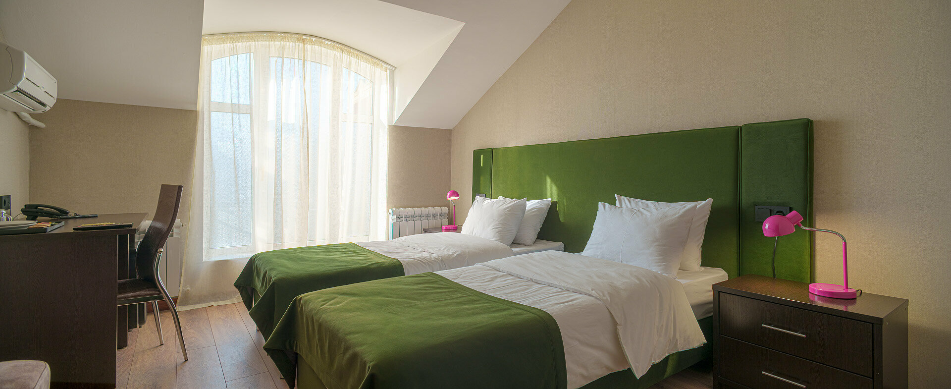 Реновированный Стандарт с балконом, с кроватью King-size или двумя односпальными кроватями