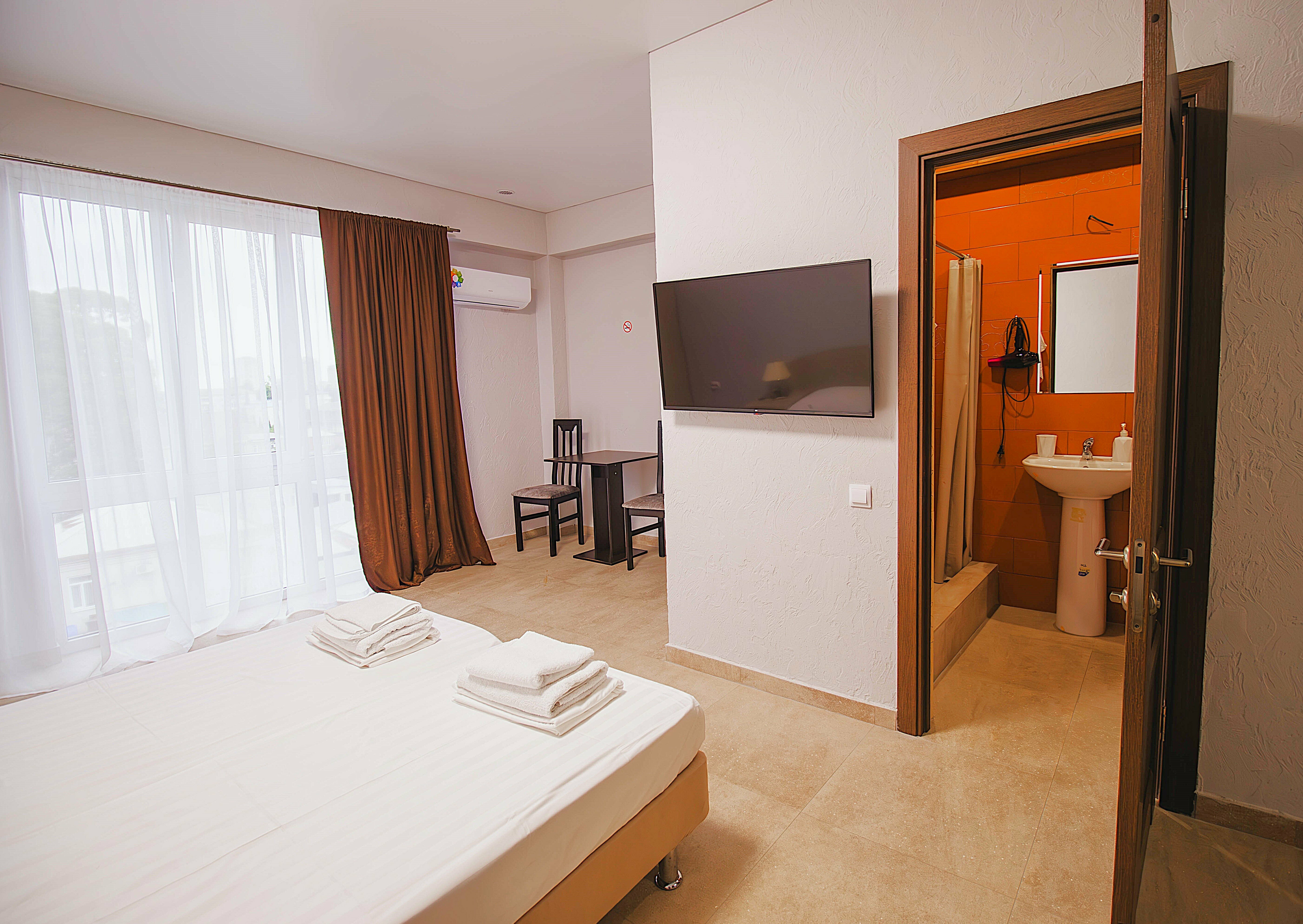 Просторный двухместный номер с 2 отдельными кроватями