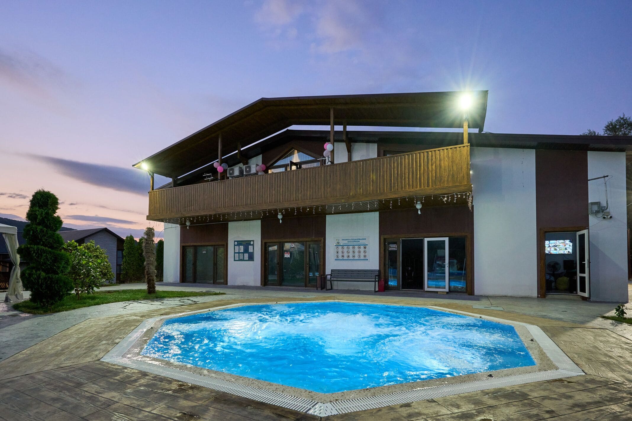 Бунгало трехместное