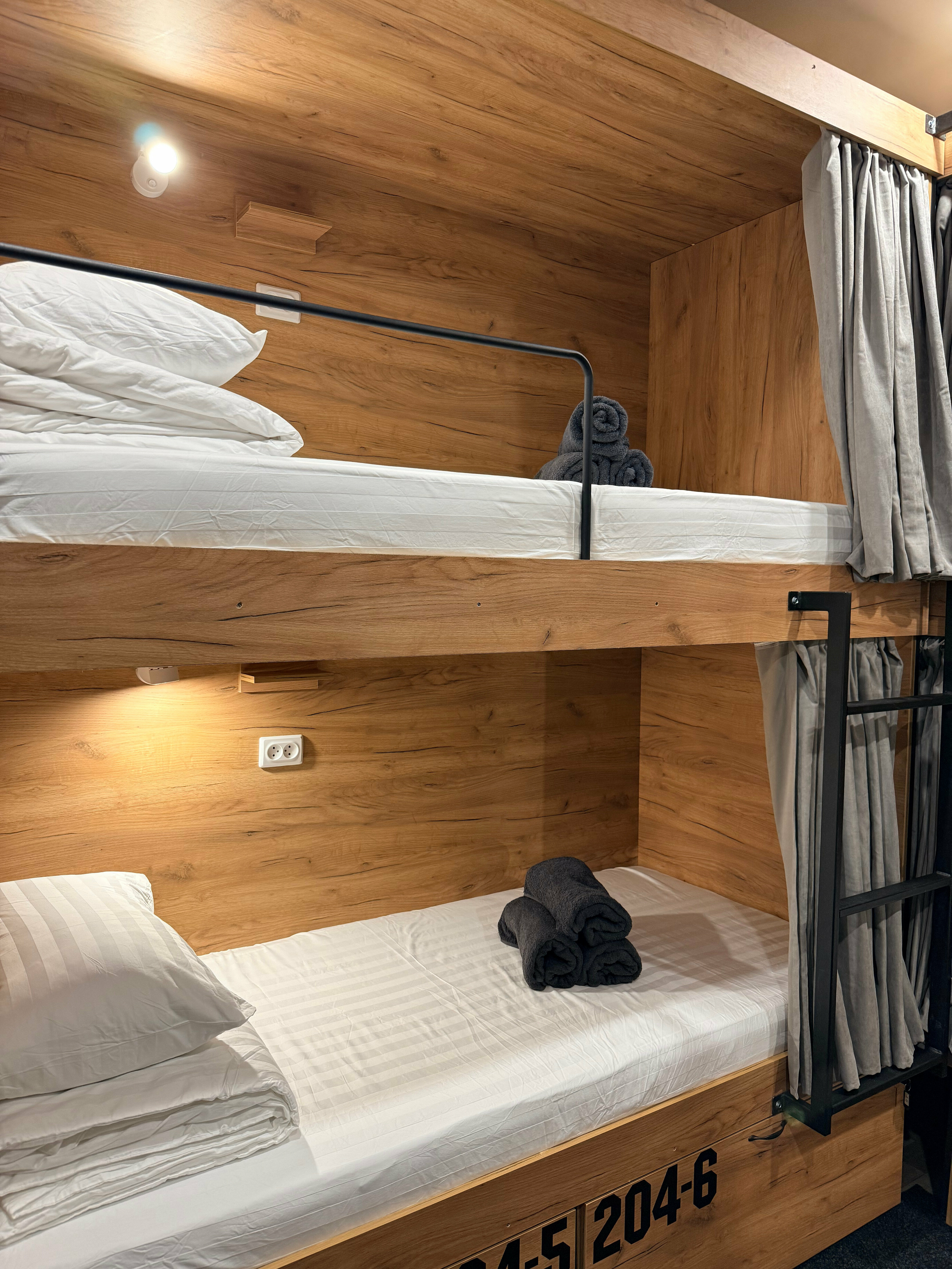 Кровать в общем 6-местном номере