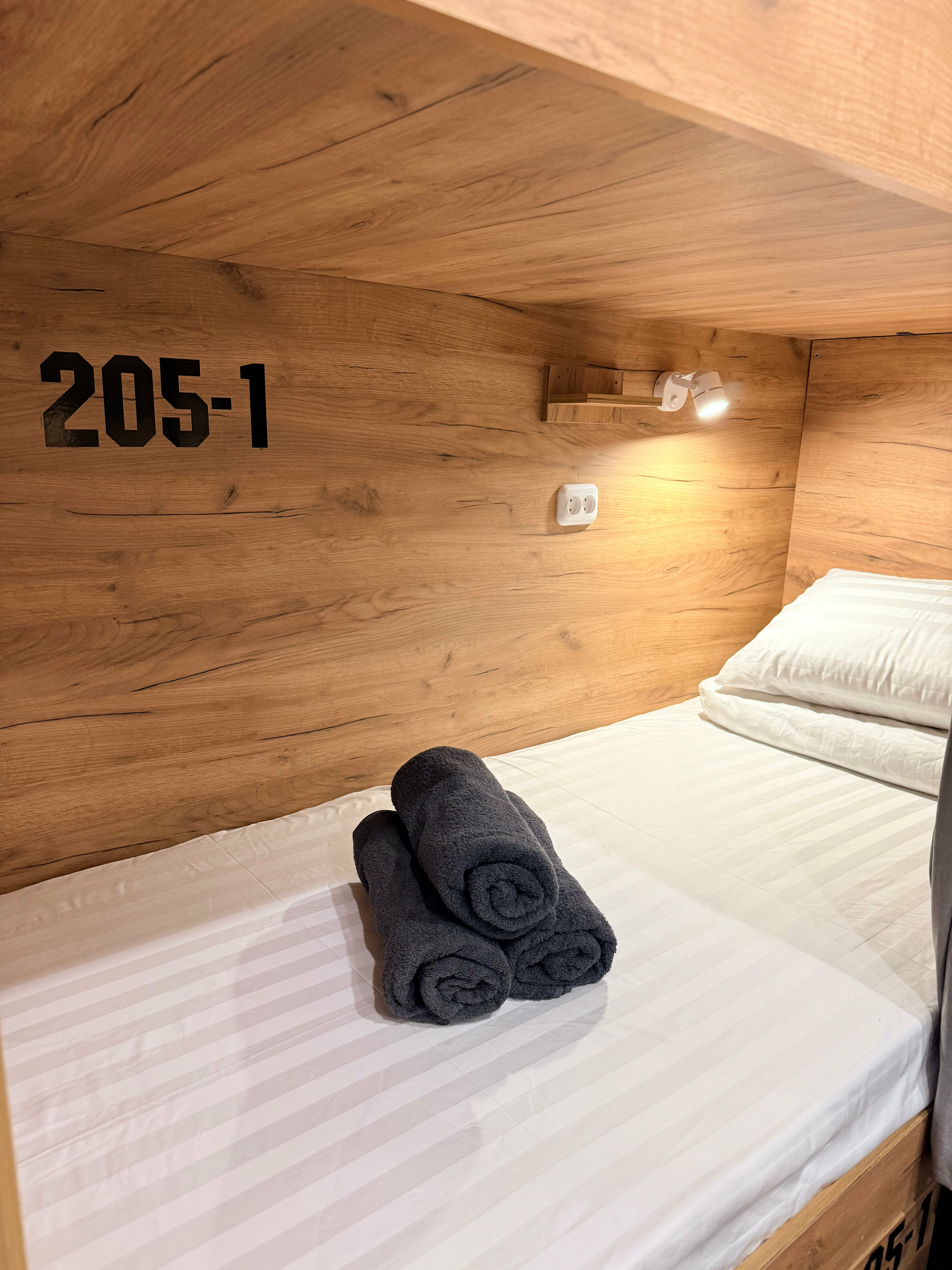 Кровать в общем 6-местном номере