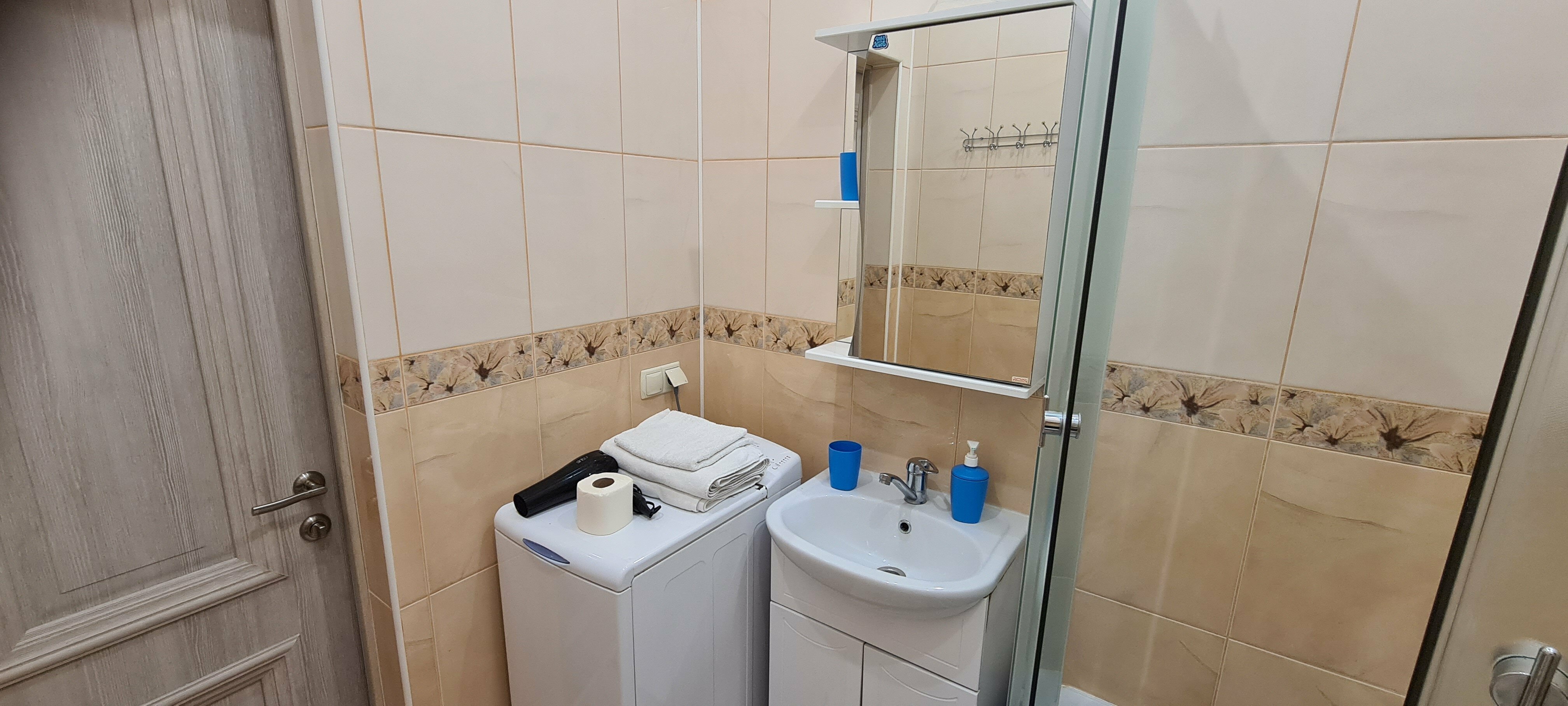 "Семейный" с мини-кухней с двумя зонами отдыха ( спальня + гостиная)