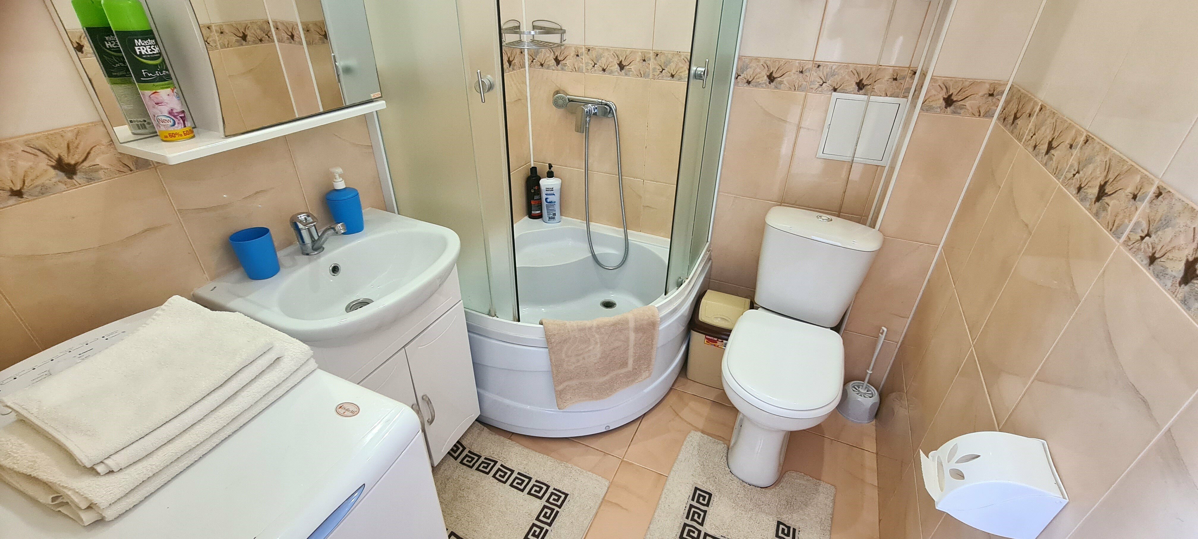 "Семейный" с мини-кухней с двумя зонами отдыха ( спальня + гостиная)