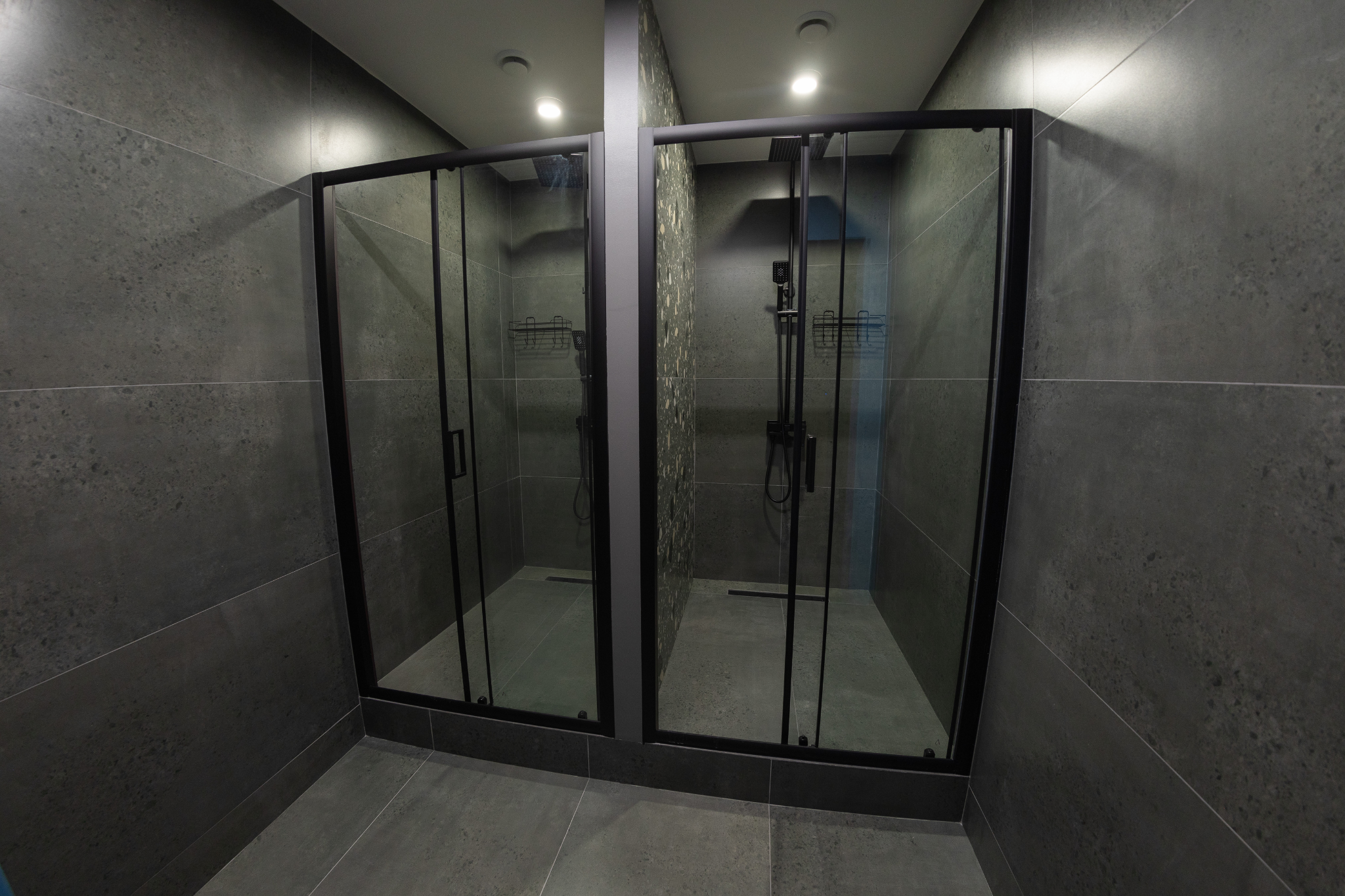 Спальное место на двухъярусной кровати в общем номере для мужчин