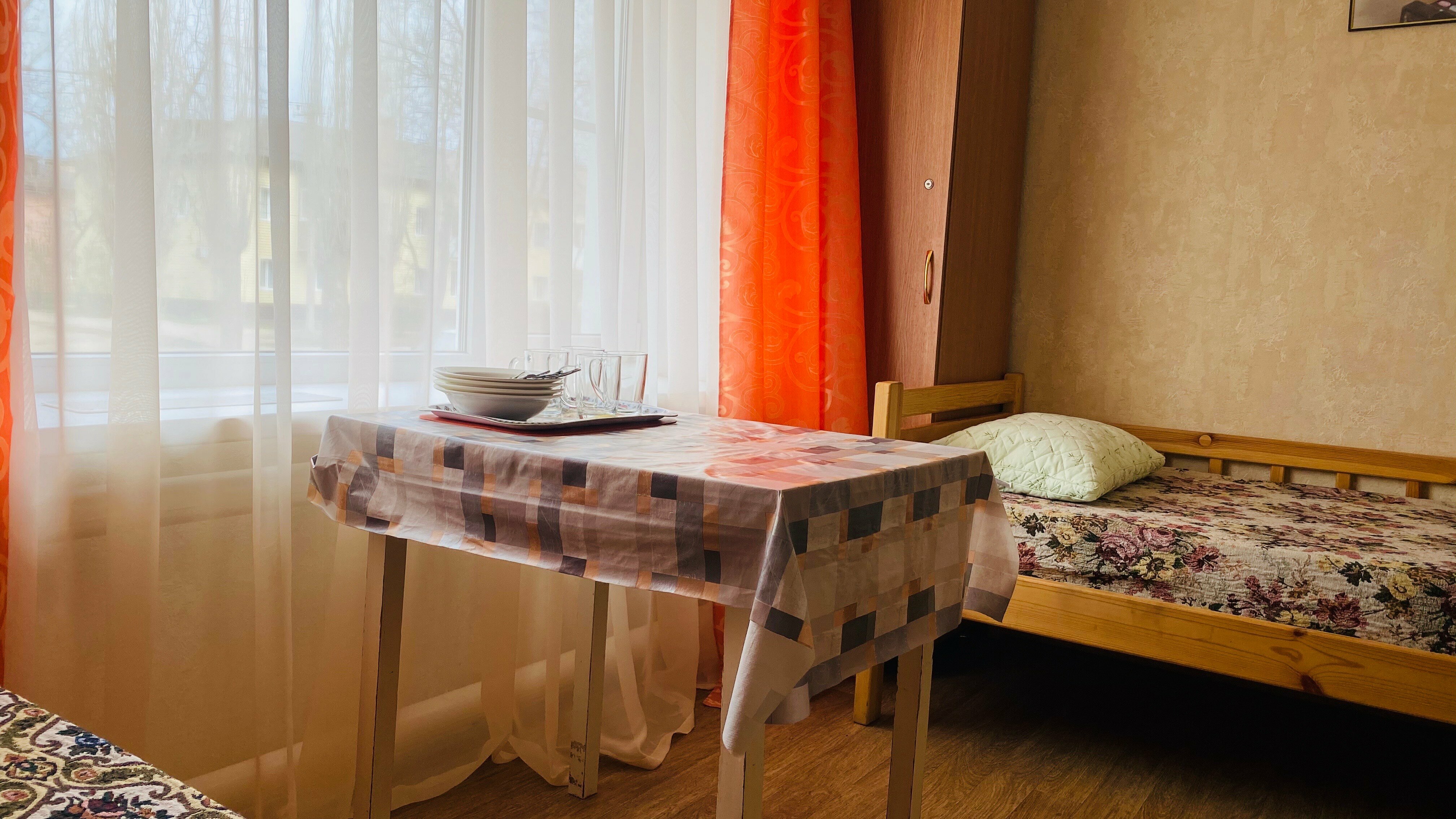 Четырехместный номер эконом-класса с общей ванной комнатой