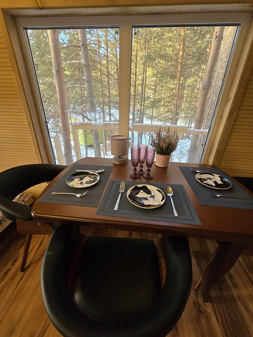 Парящий дом среди елей - Дом тигра