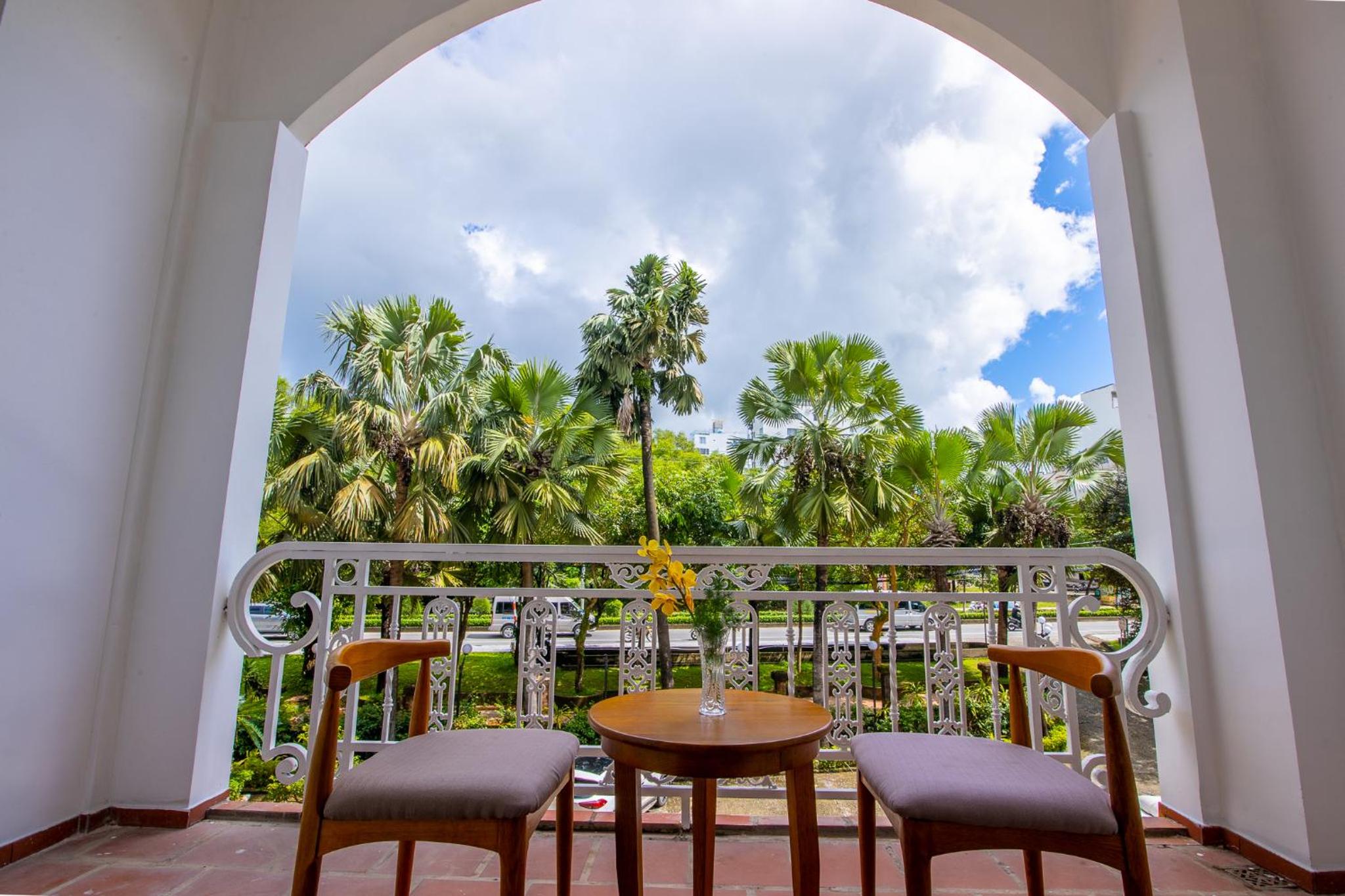 Deluxe Double Or Twin Room With City View