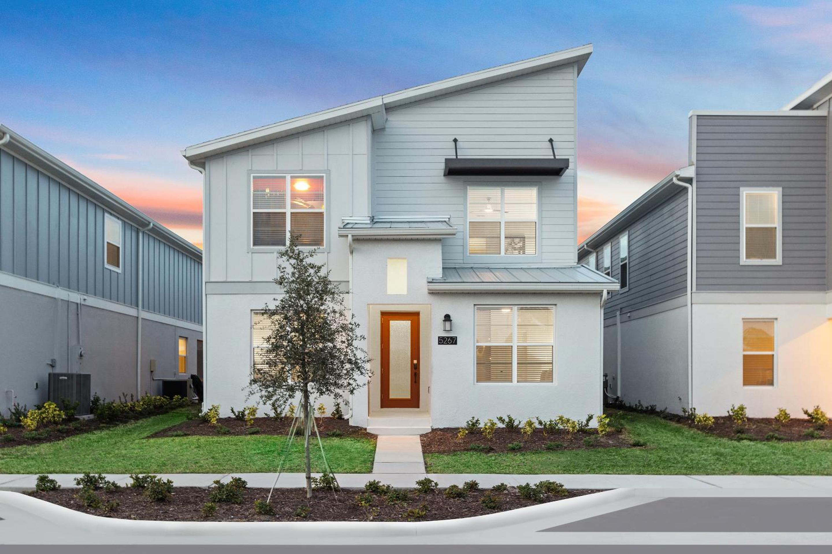 6 Bedroom Estate with Private Pool & Kitchen