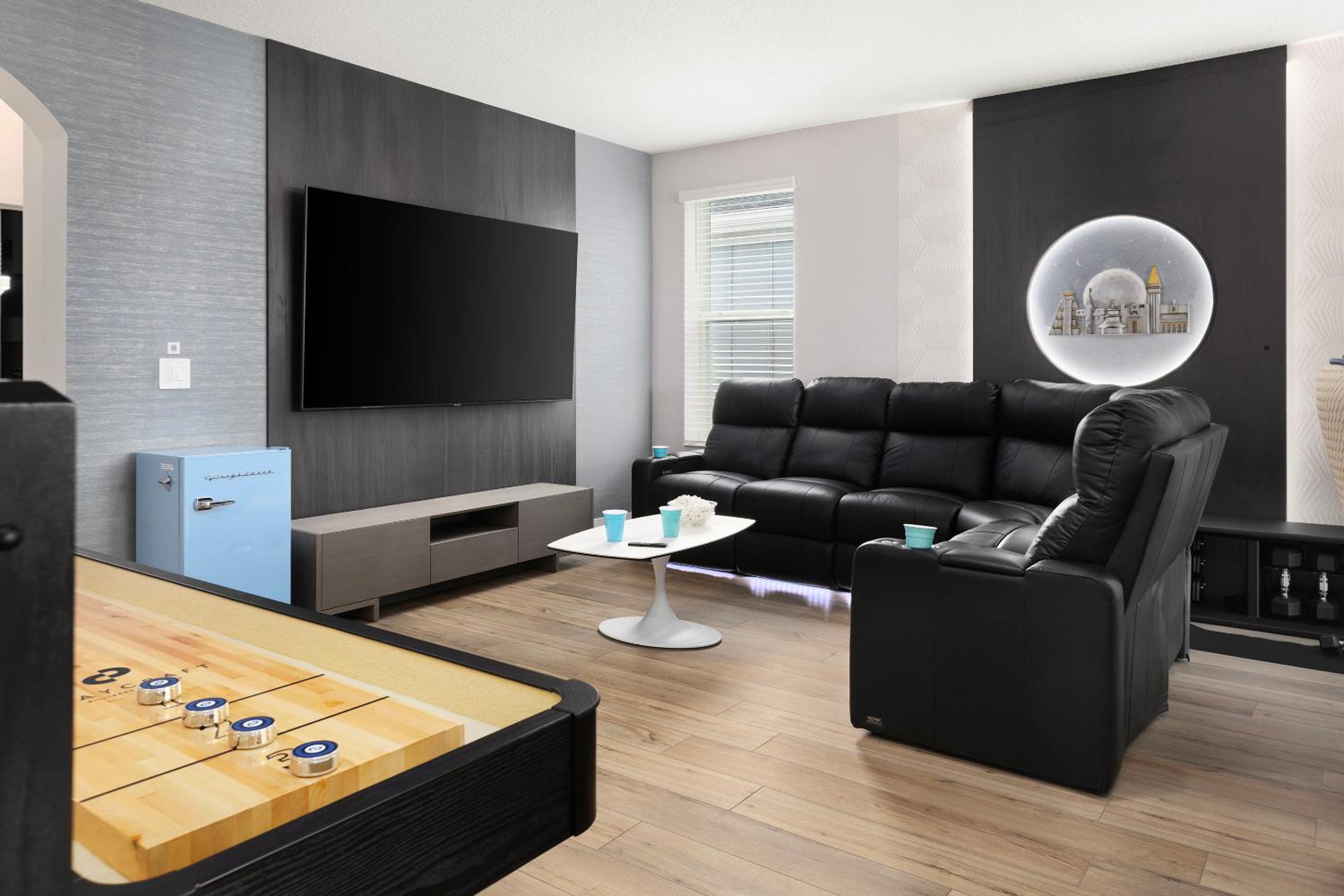 6 Bedroom Estate with Private Pool & Kitchen