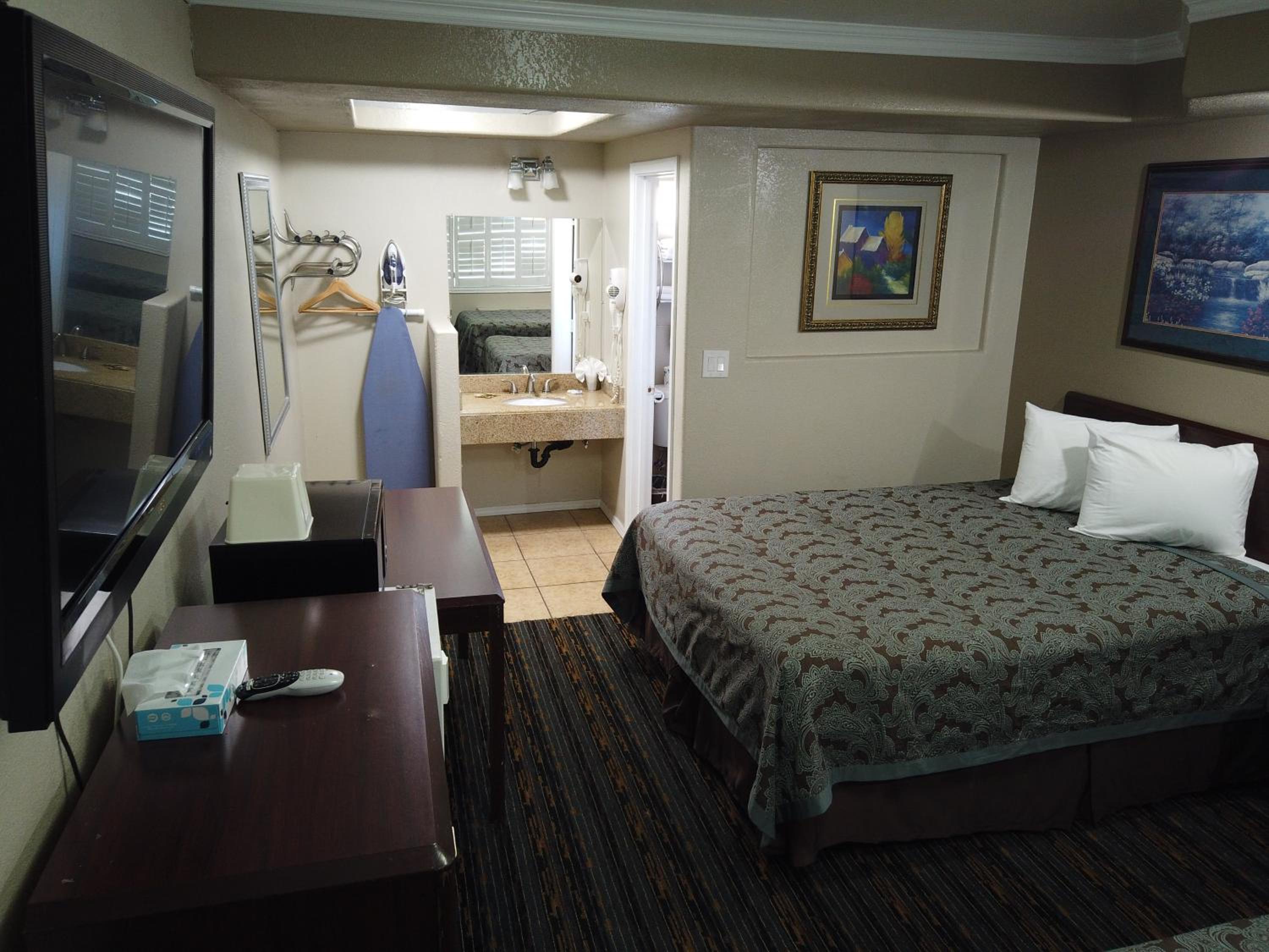 Deluxe Queen Room with Two Queen Beds