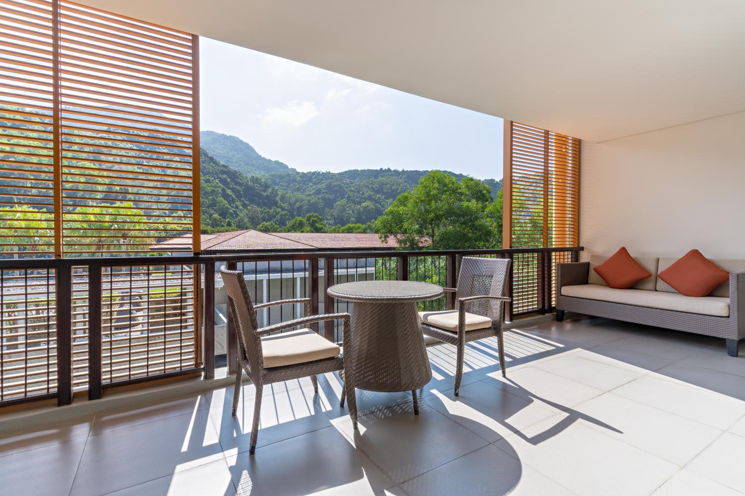 Grand Twin Room with Balcony and Garden View