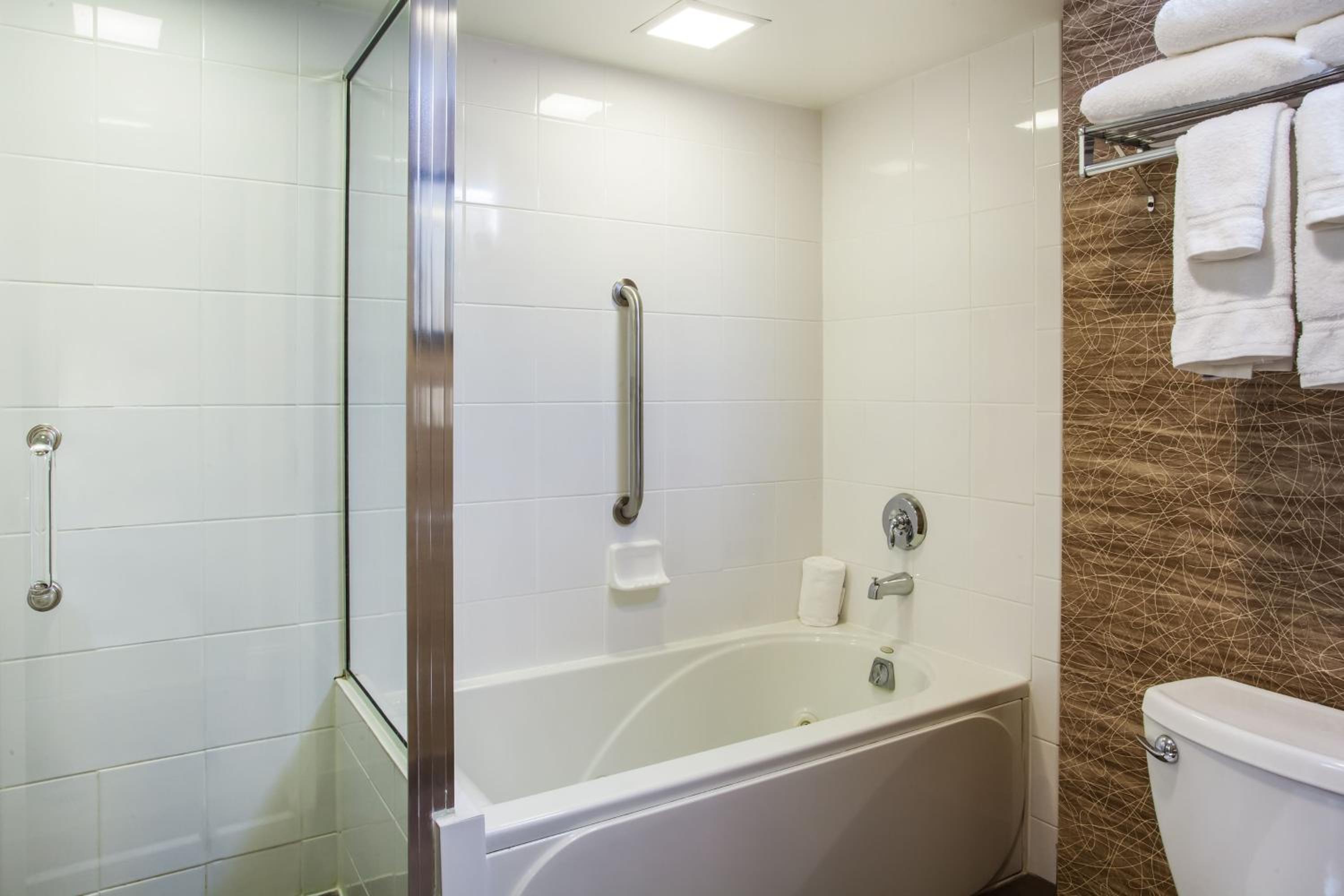 King Suite with Spa Bath - Non-Smoking