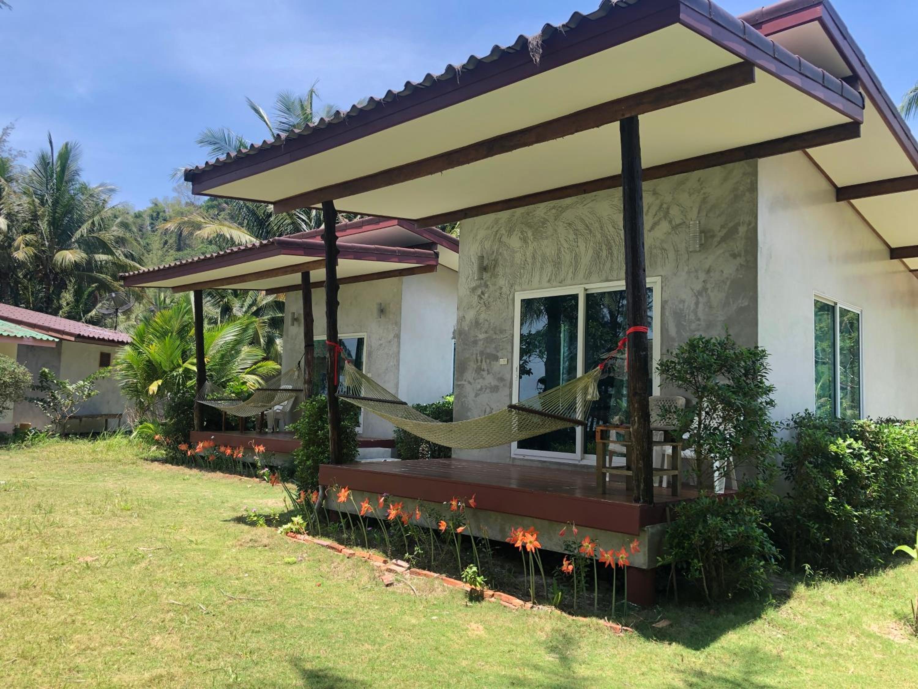 Bungalow with Garden View