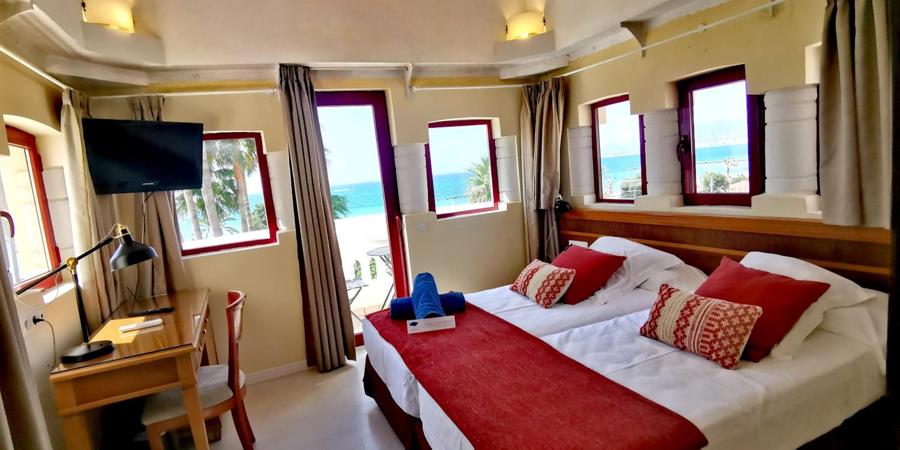 Twin Room with Balcony and Sea View