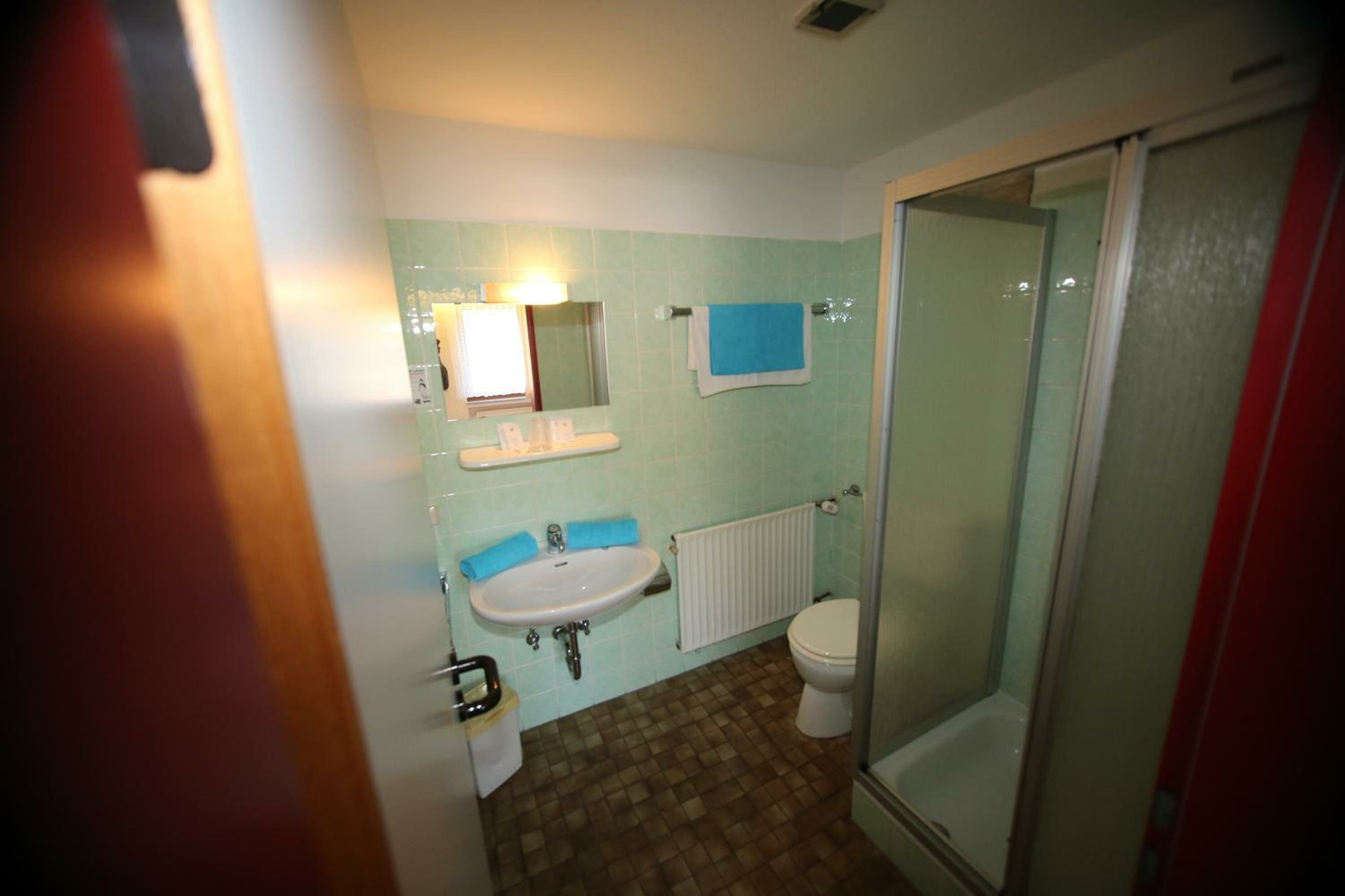 Deluxe Double Room with Shower