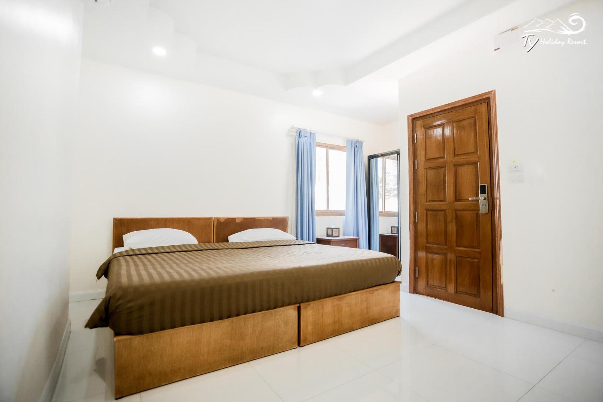 Eight-Bedroom Villa with Private Pool 220