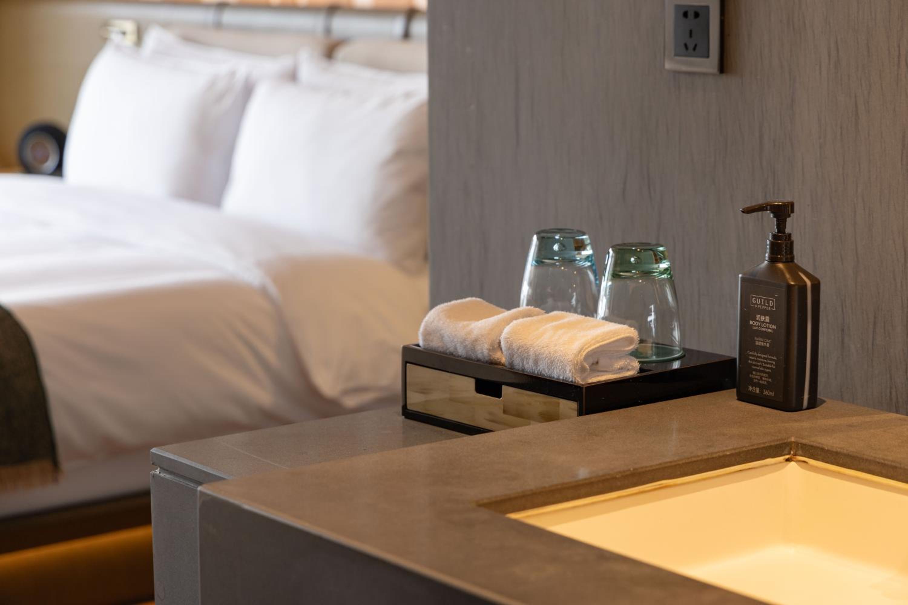 Deluxe King Room with Mountain View