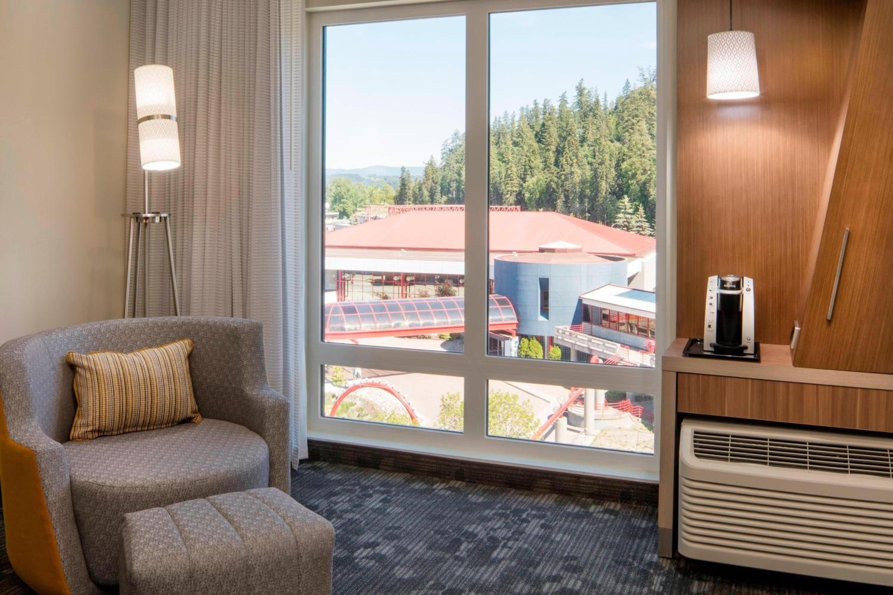 King Guest Room with City View