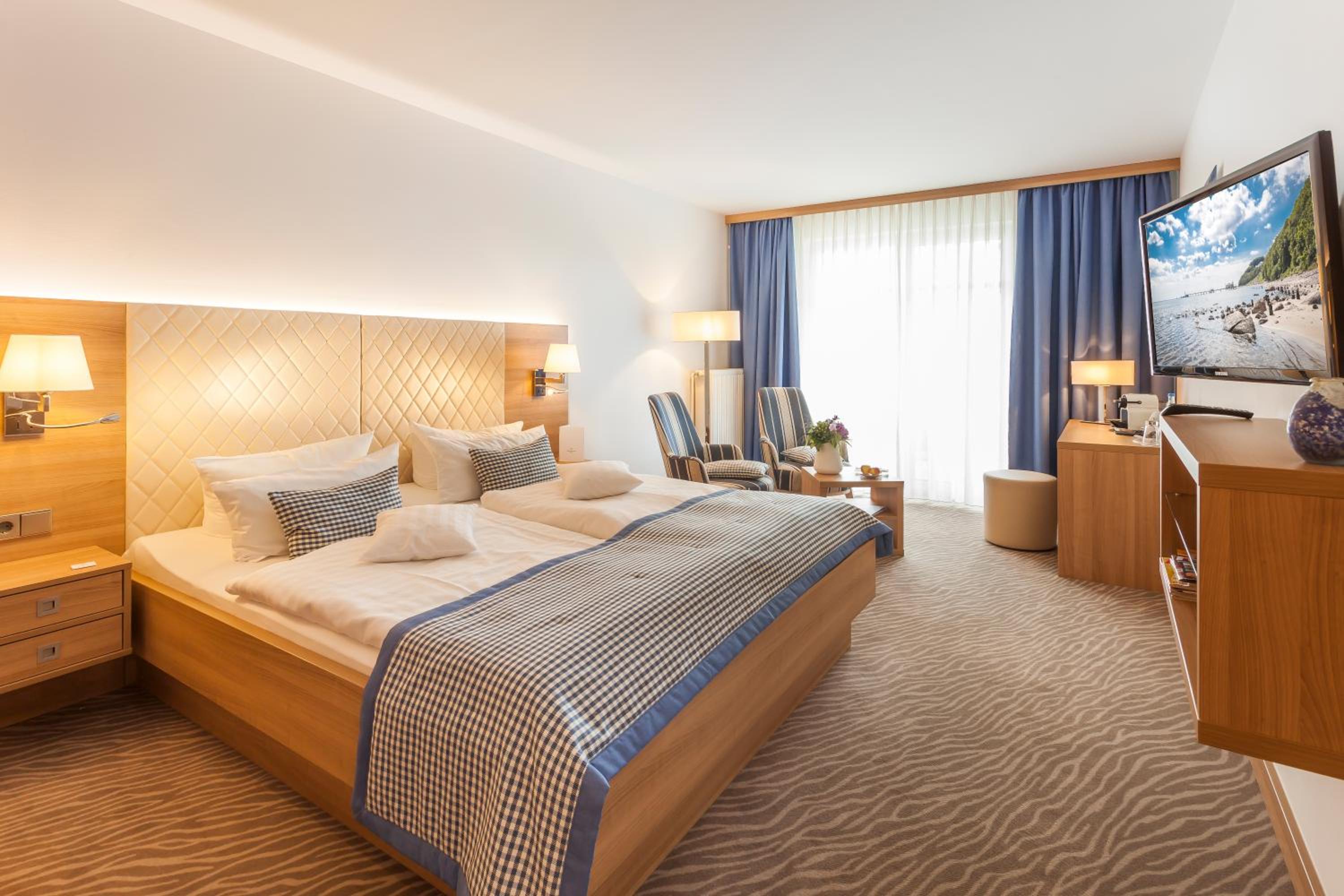 Double Room with Balcony and Direct View of the Sea