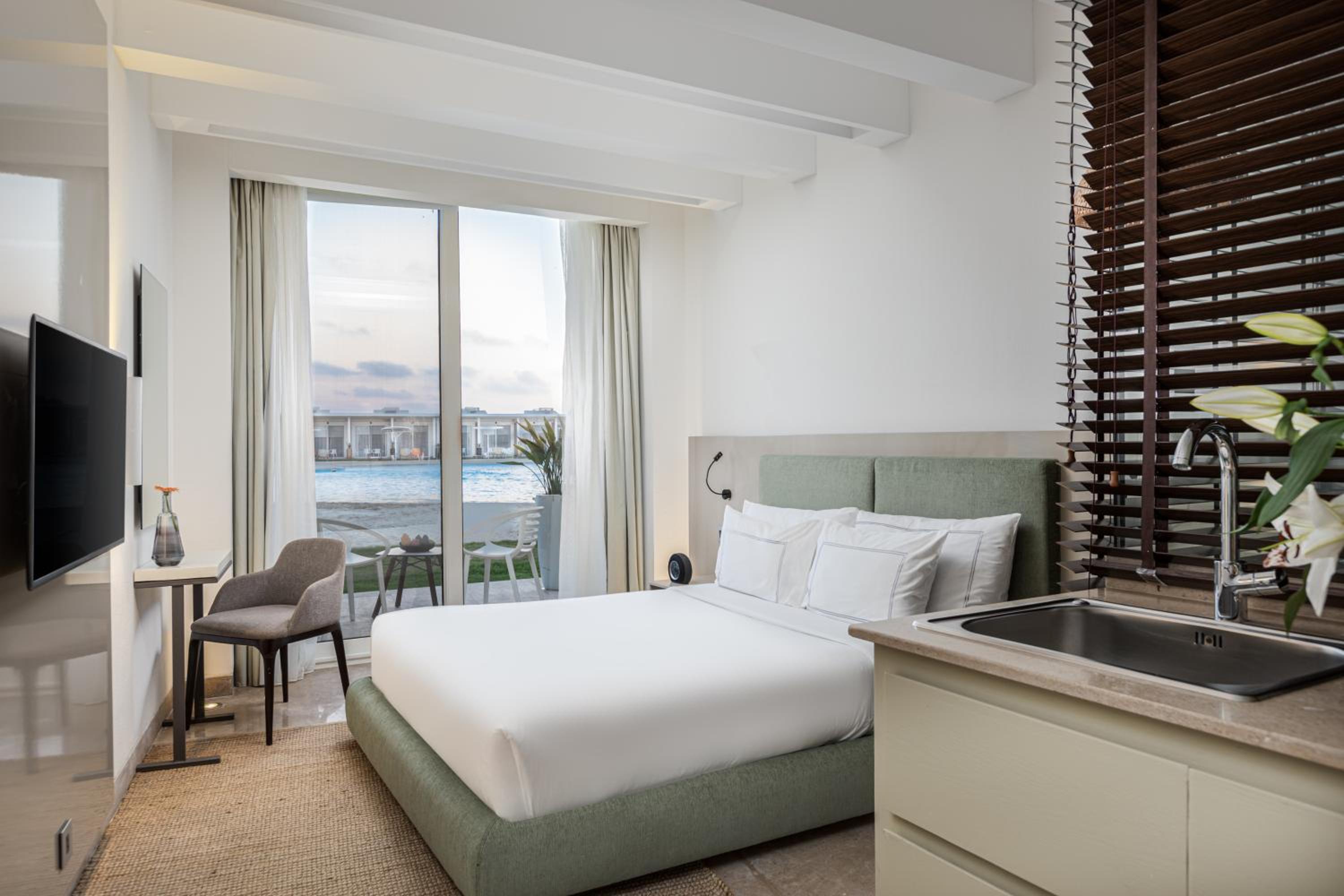 Cabana Queen Bed Lagoon View