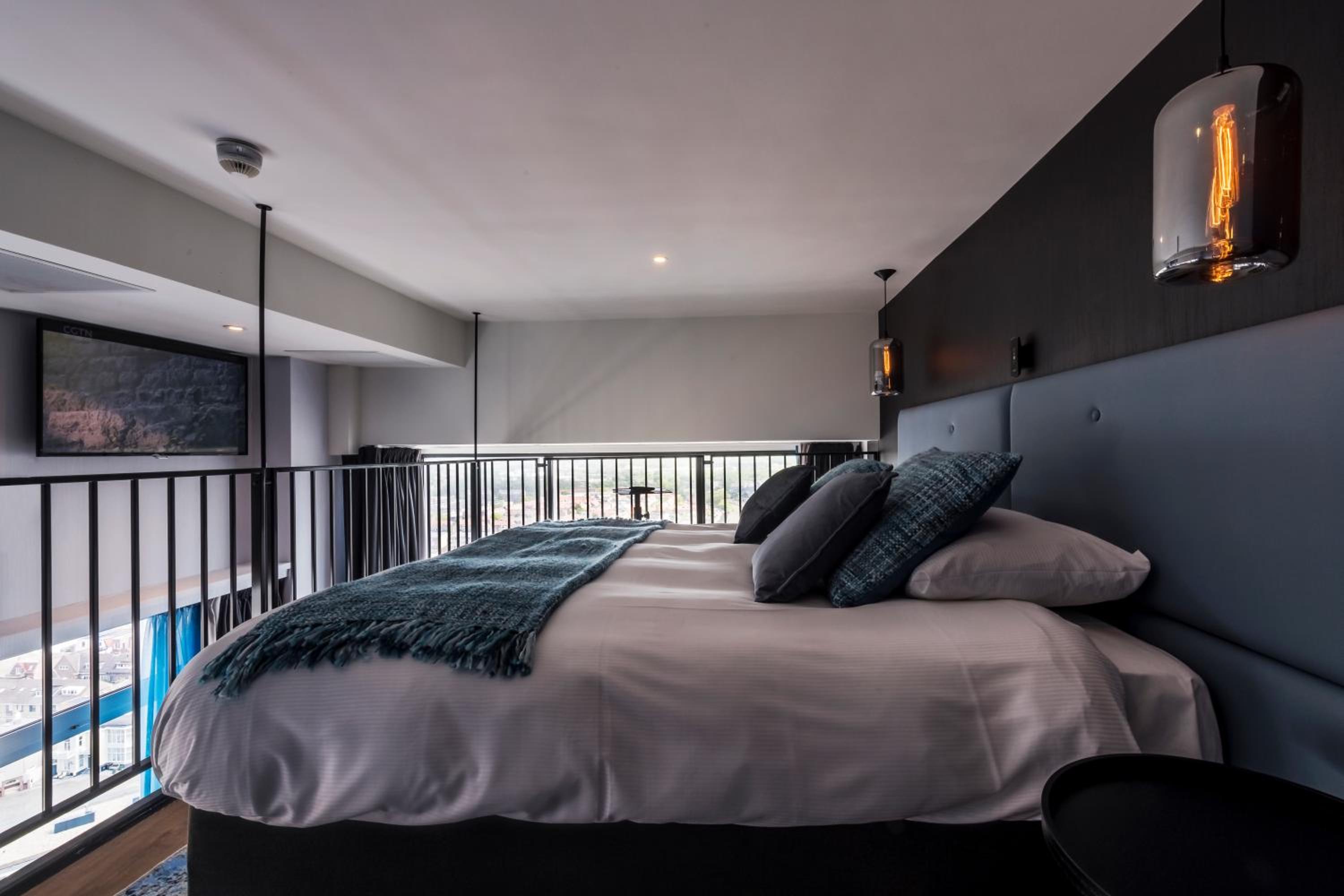 Loft 18K5 with shower and view over Zandvoort