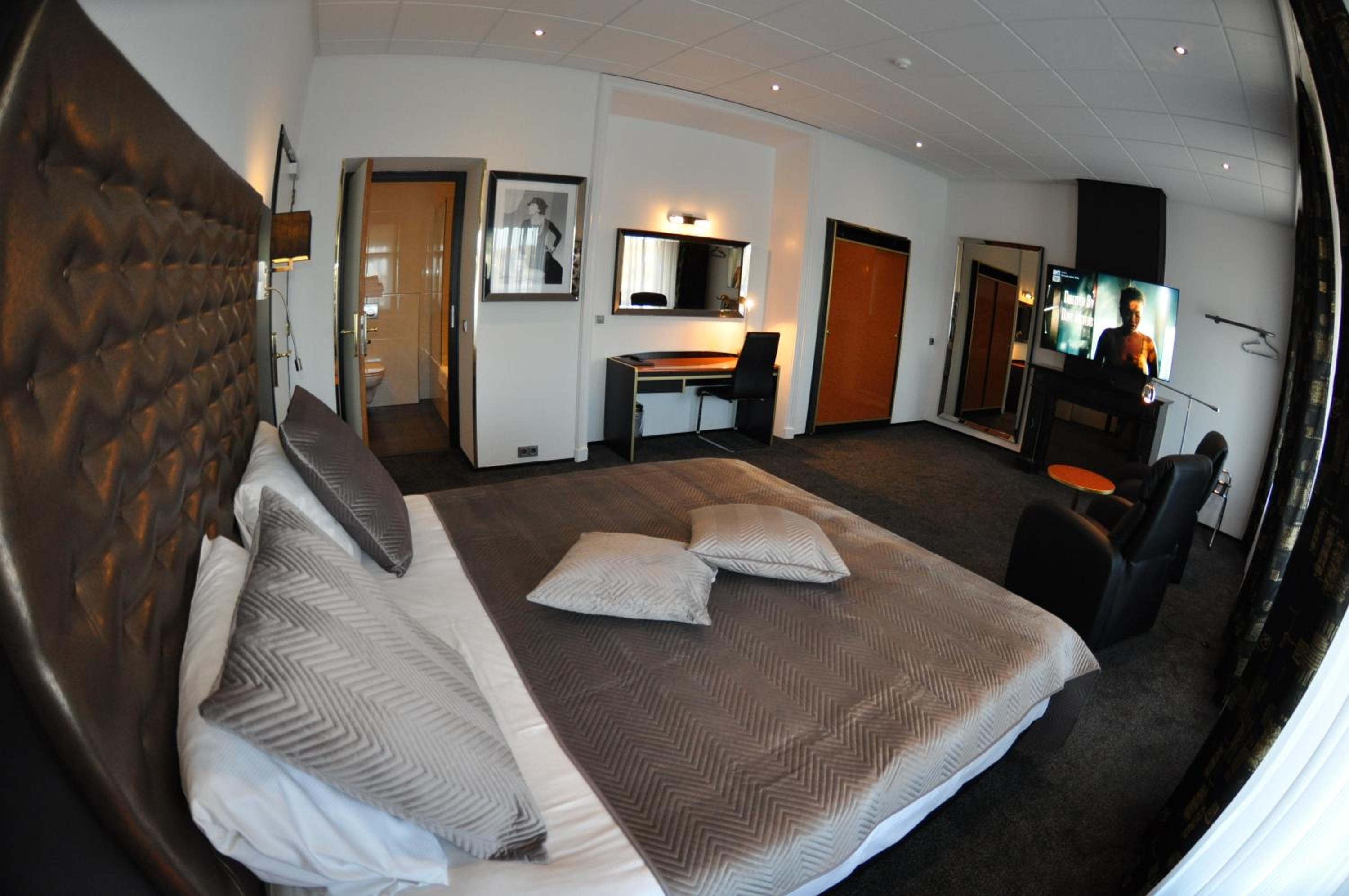 Grand Deluxe Double Room with Balcony