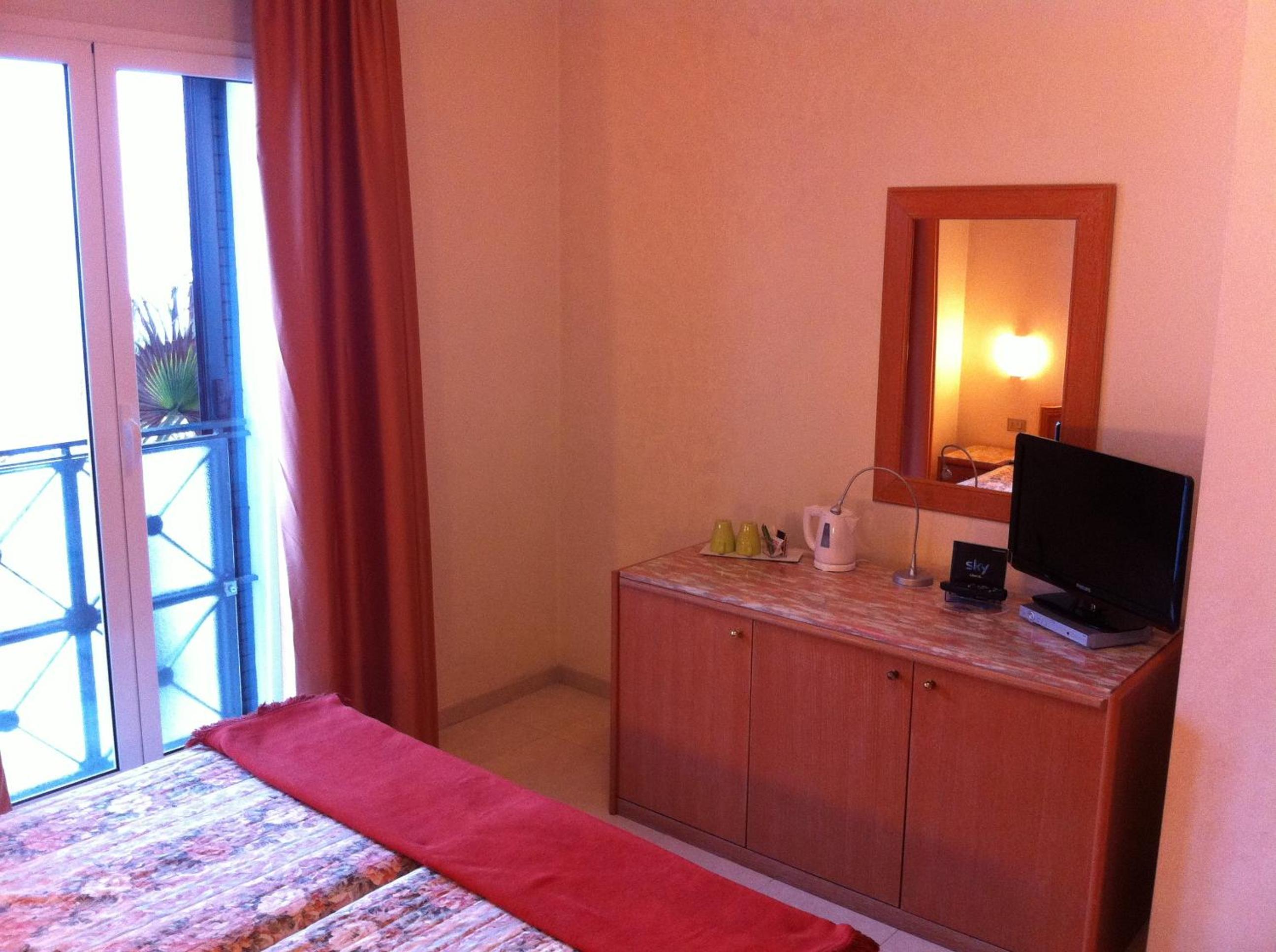 Double Room with Sea View - Ground Floor